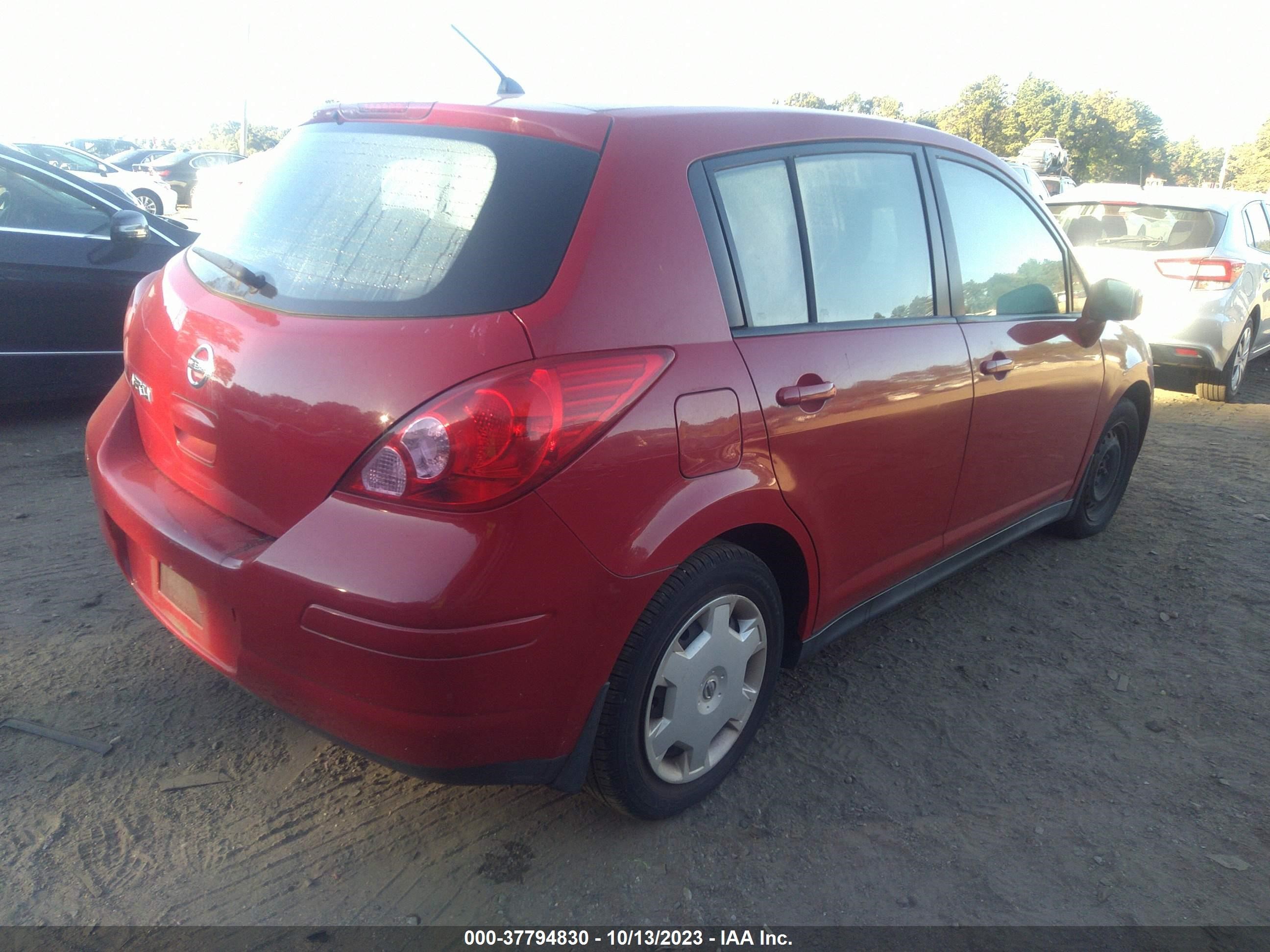 Photo 3 VIN: 3N1BC13E28L370283 - NISSAN VERSA 