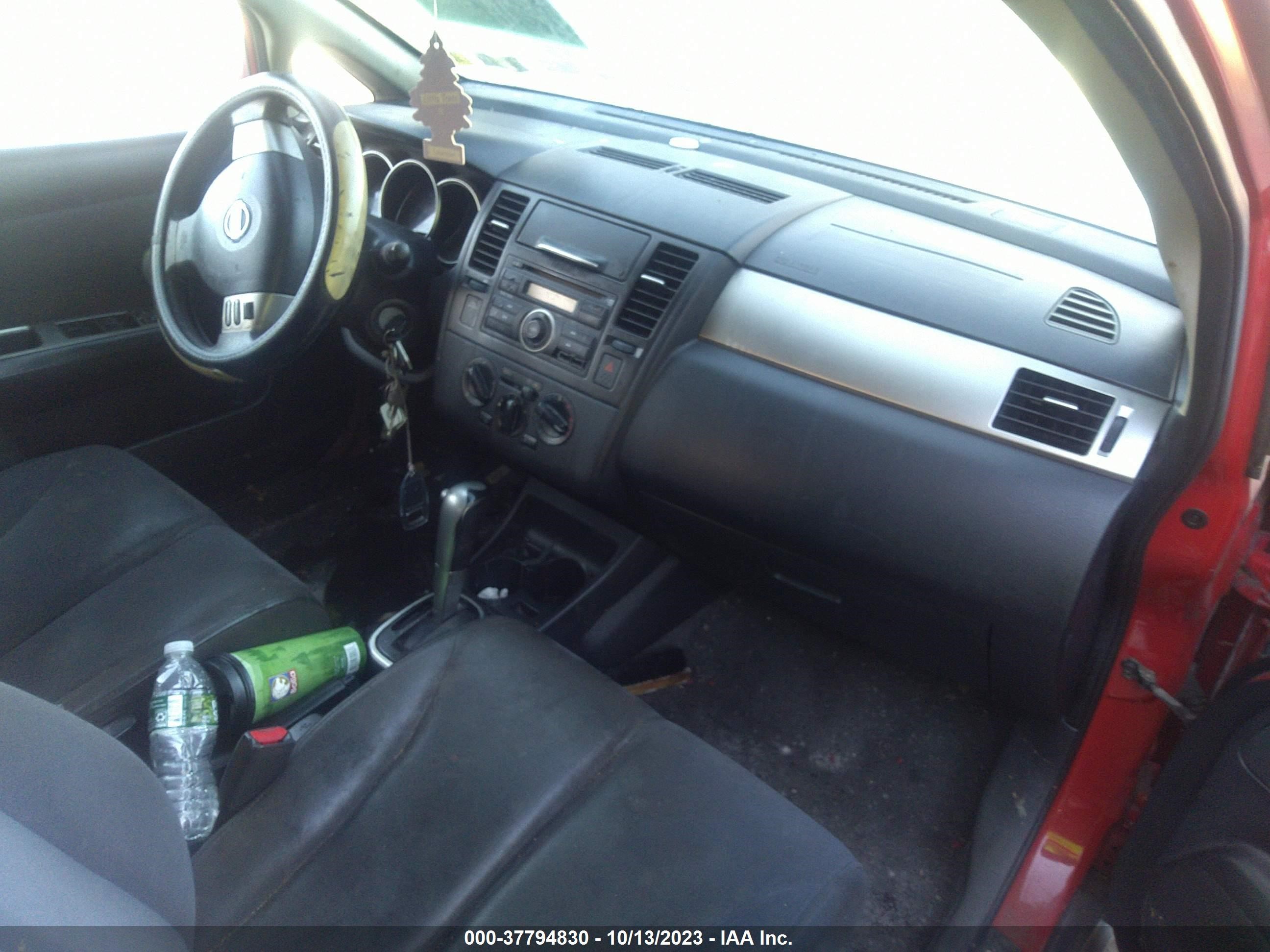 Photo 4 VIN: 3N1BC13E28L370283 - NISSAN VERSA 