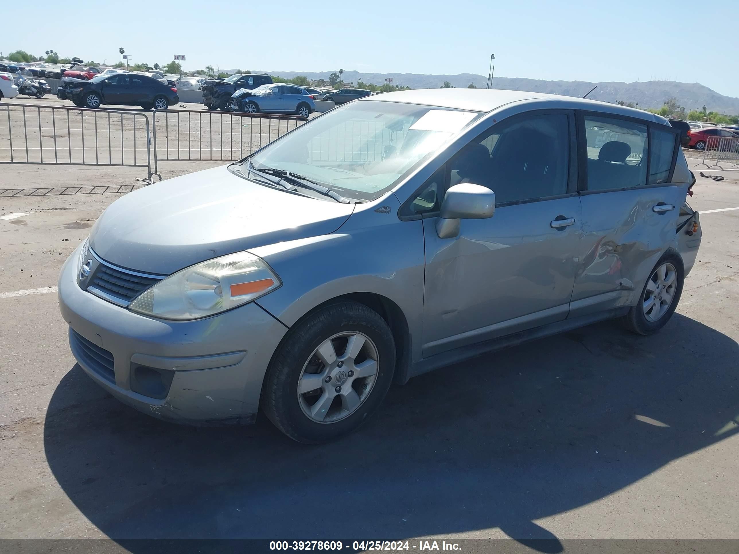 Photo 1 VIN: 3N1BC13E28L388170 - NISSAN VERSA 