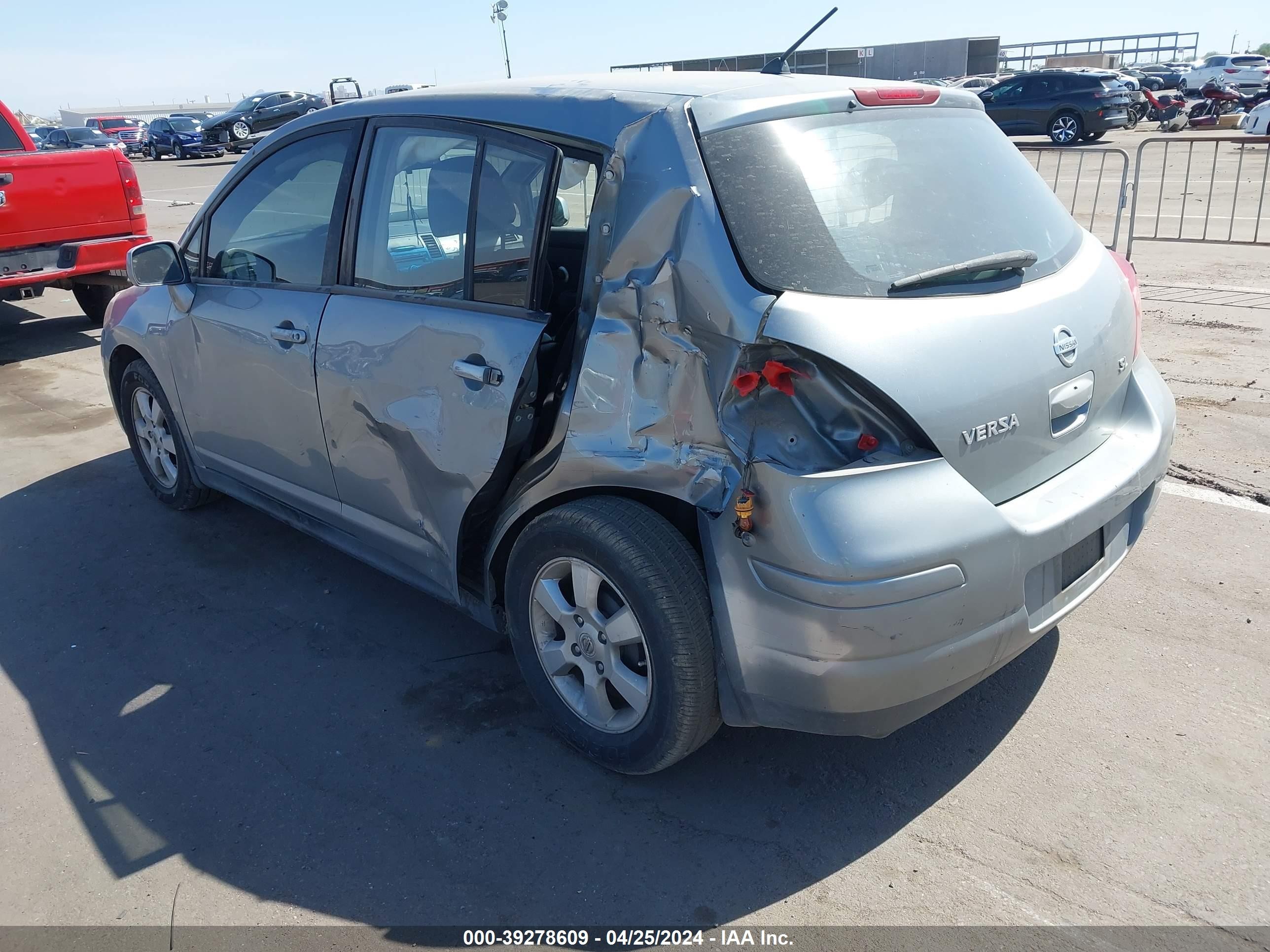 Photo 2 VIN: 3N1BC13E28L388170 - NISSAN VERSA 