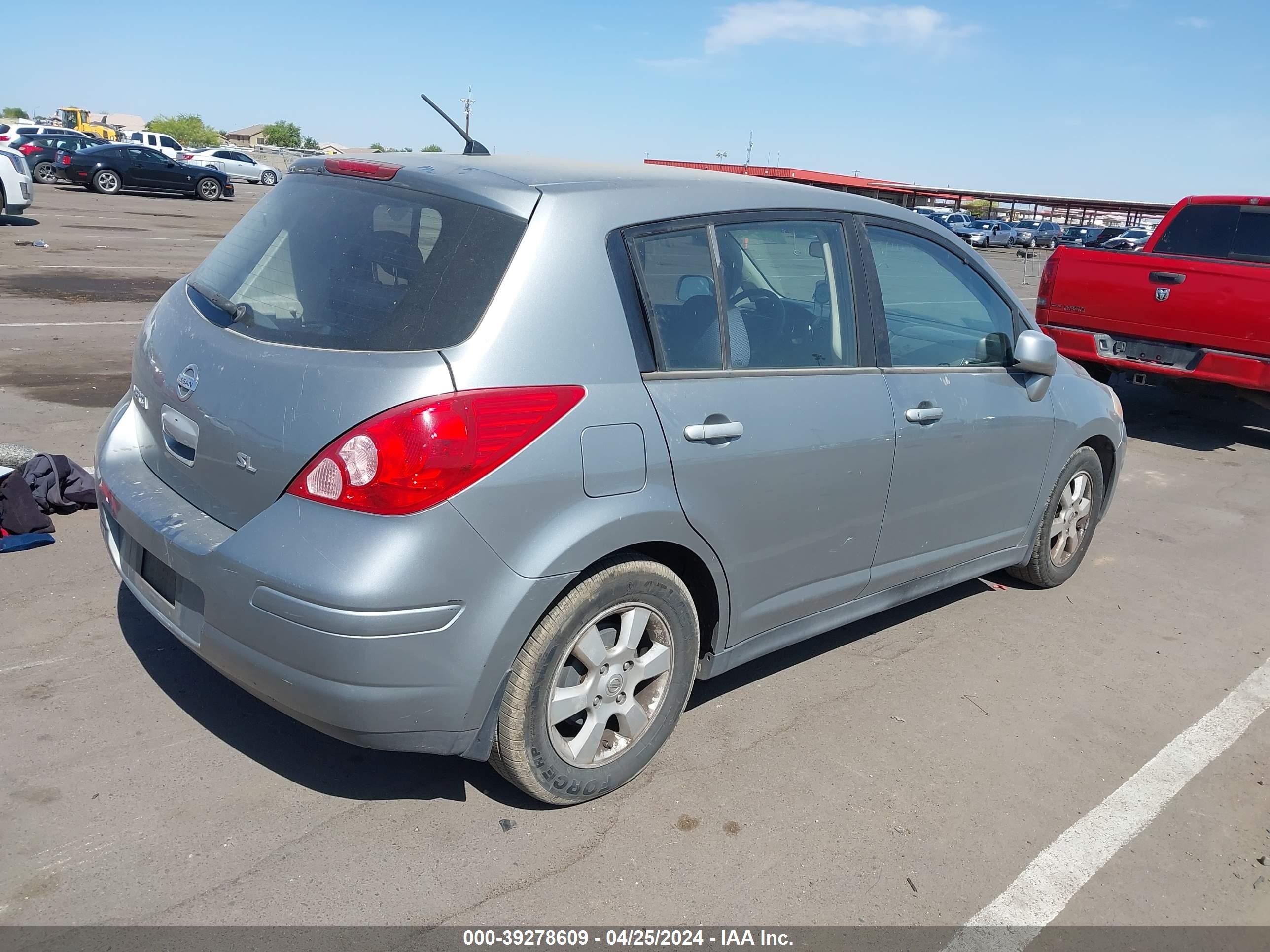 Photo 3 VIN: 3N1BC13E28L388170 - NISSAN VERSA 