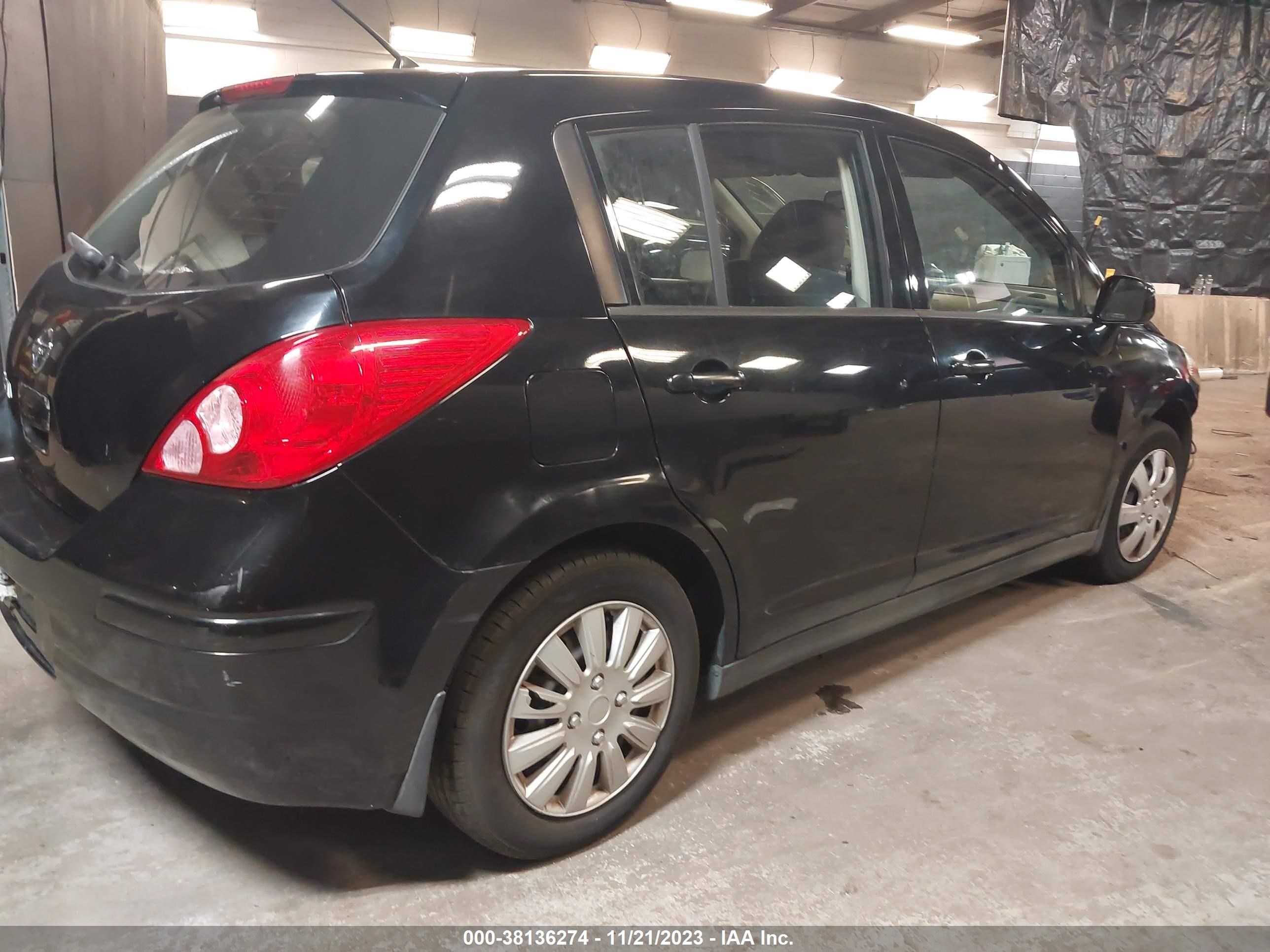 Photo 3 VIN: 3N1BC13E28L427677 - NISSAN VERSA 