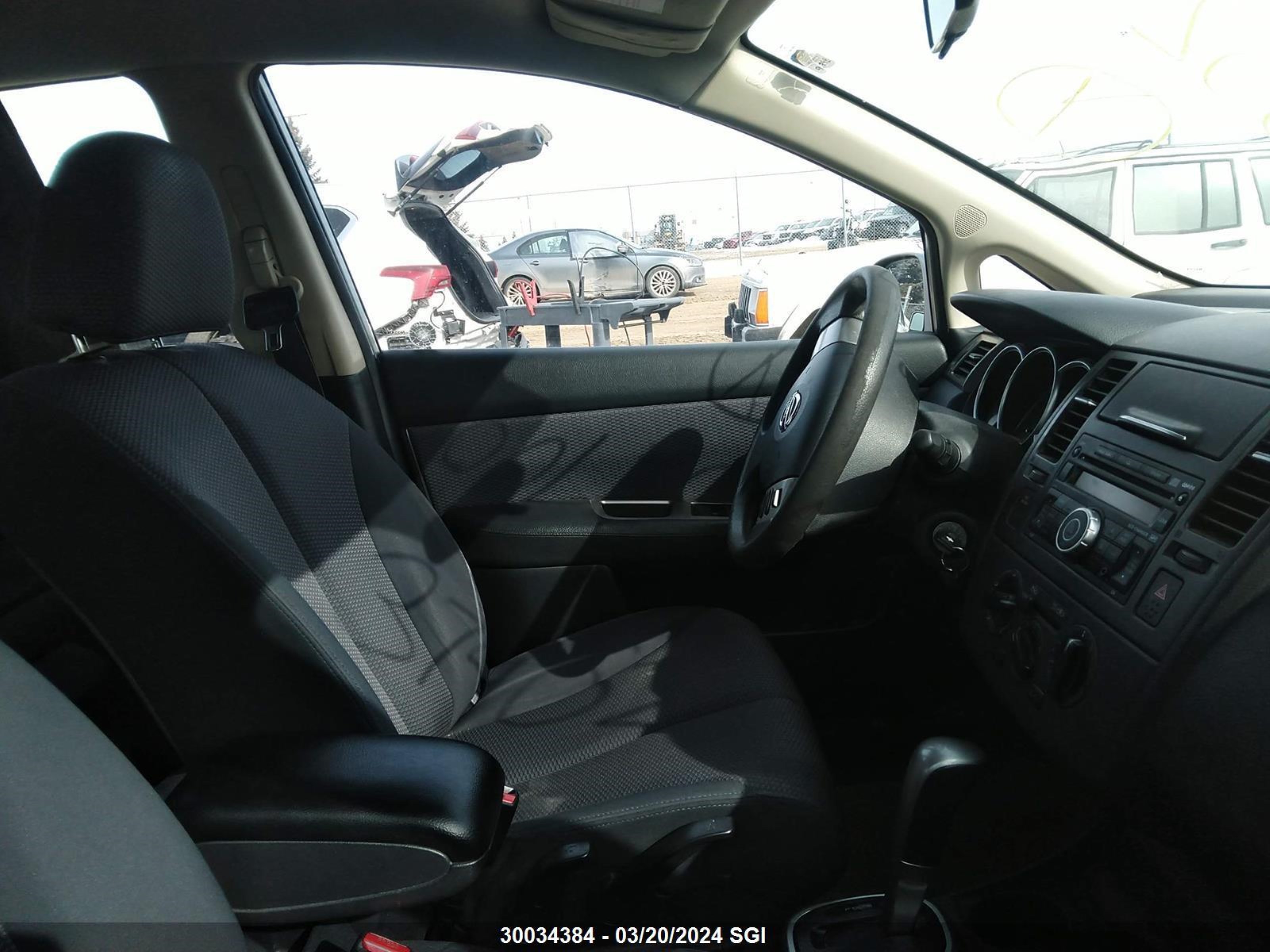 Photo 4 VIN: 3N1BC13E29L374027 - NISSAN VERSA 