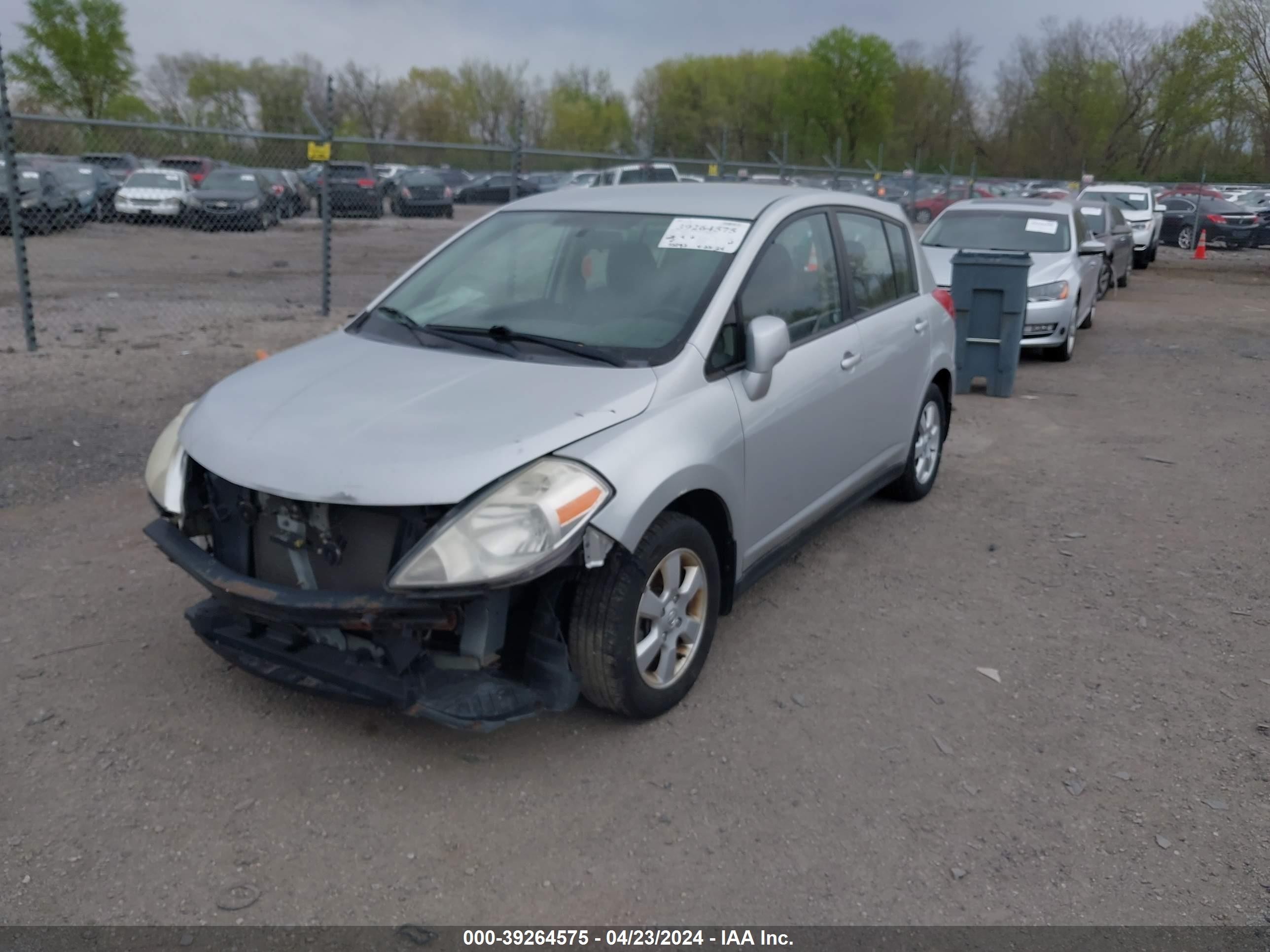 Photo 1 VIN: 3N1BC13E37L410501 - NISSAN VERSA 