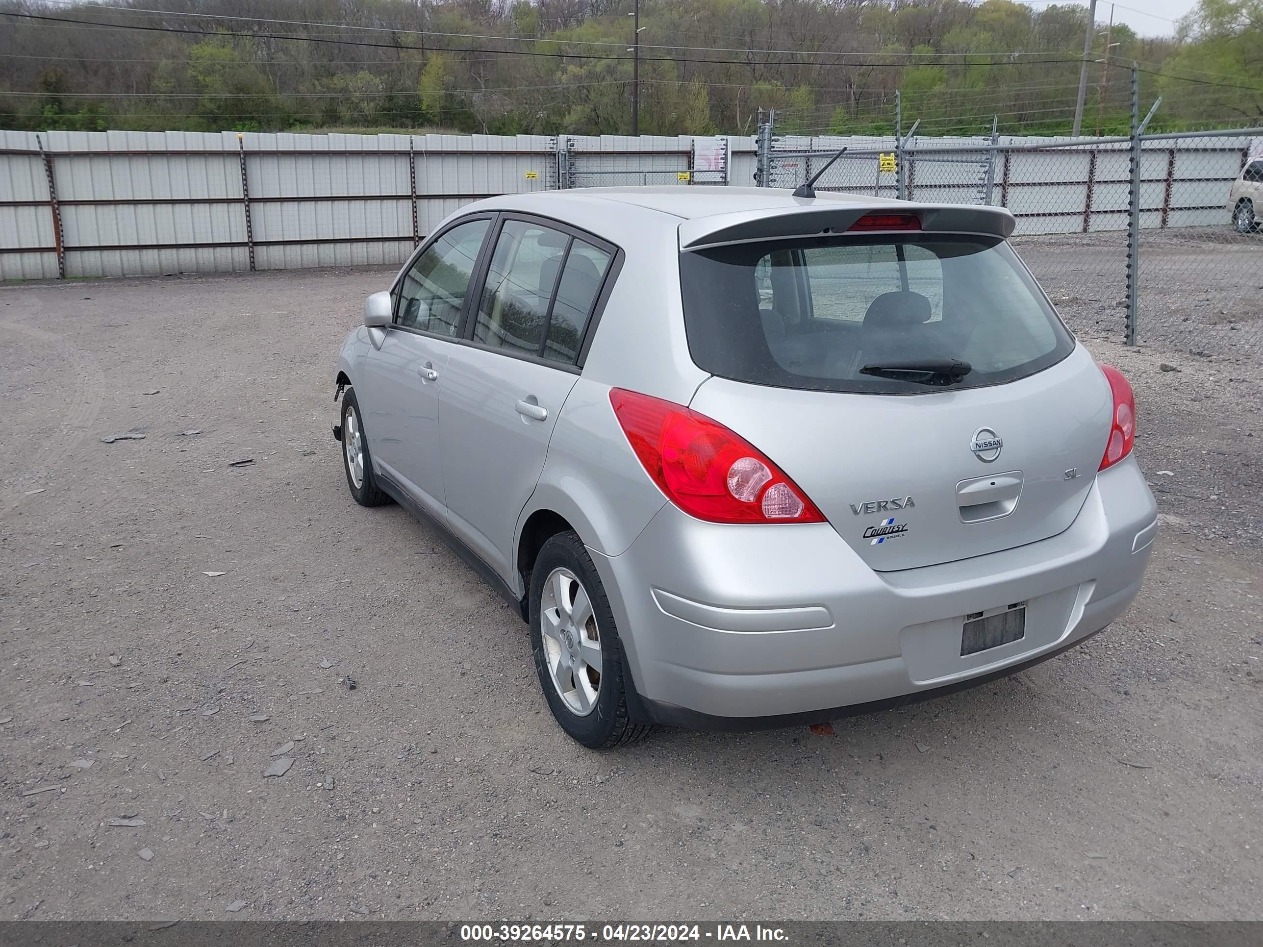 Photo 2 VIN: 3N1BC13E37L410501 - NISSAN VERSA 