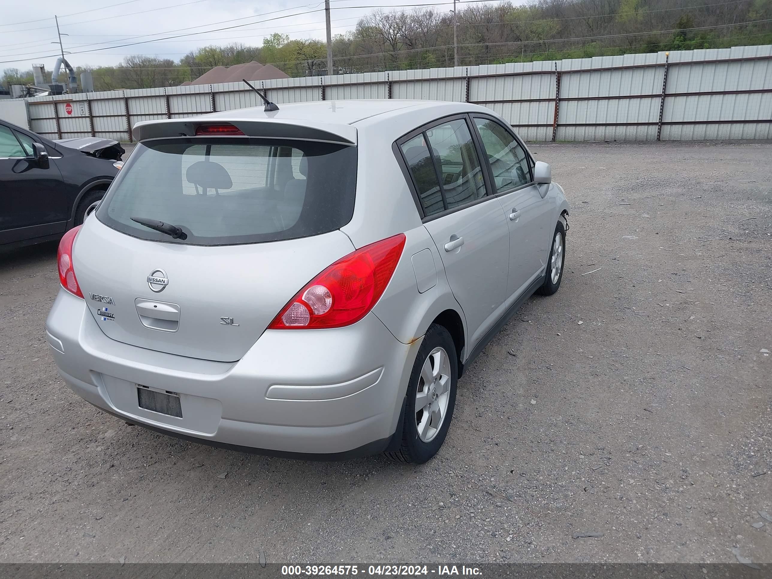 Photo 3 VIN: 3N1BC13E37L410501 - NISSAN VERSA 