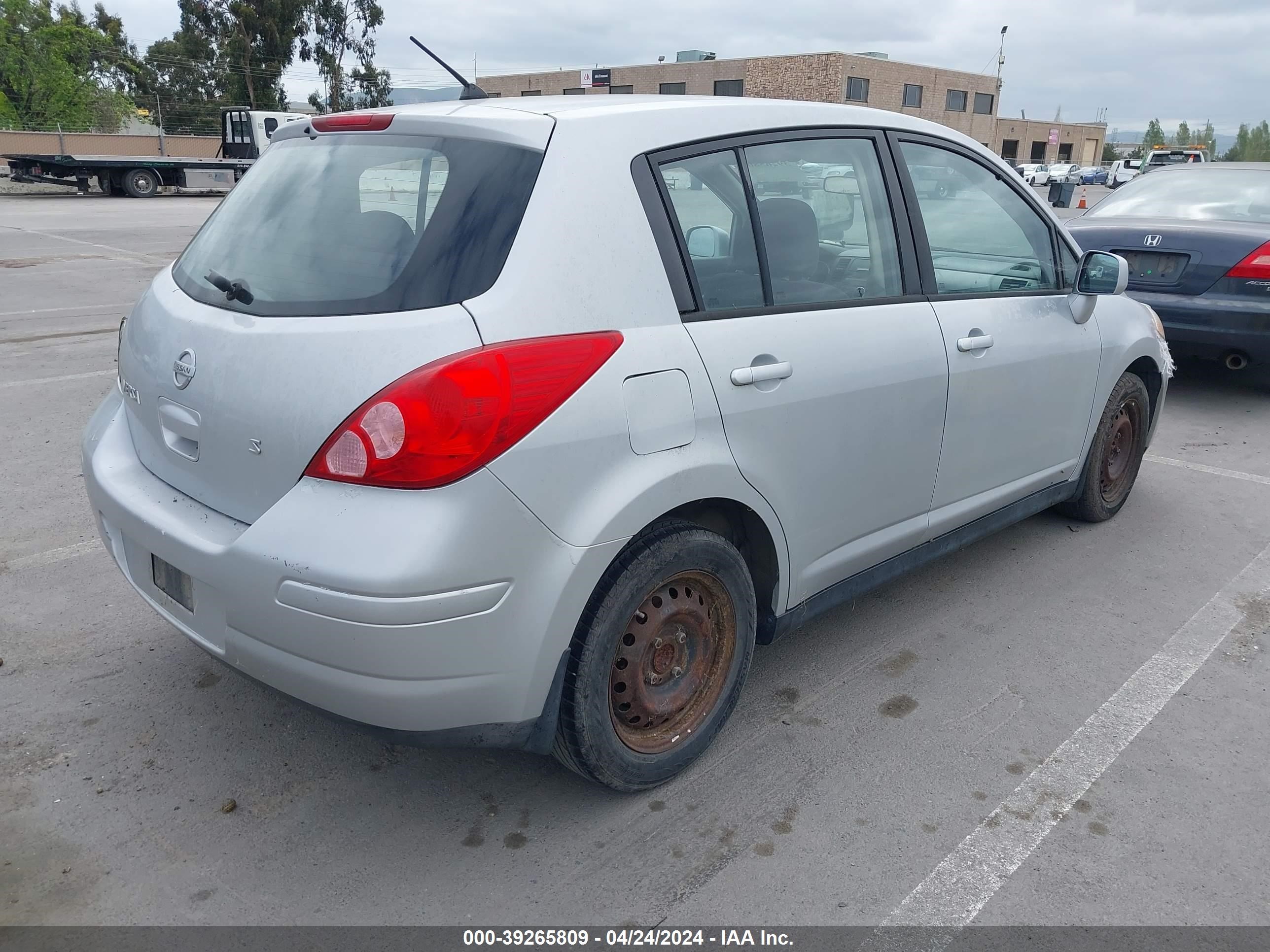 Photo 3 VIN: 3N1BC13E37L444261 - NISSAN VERSA 