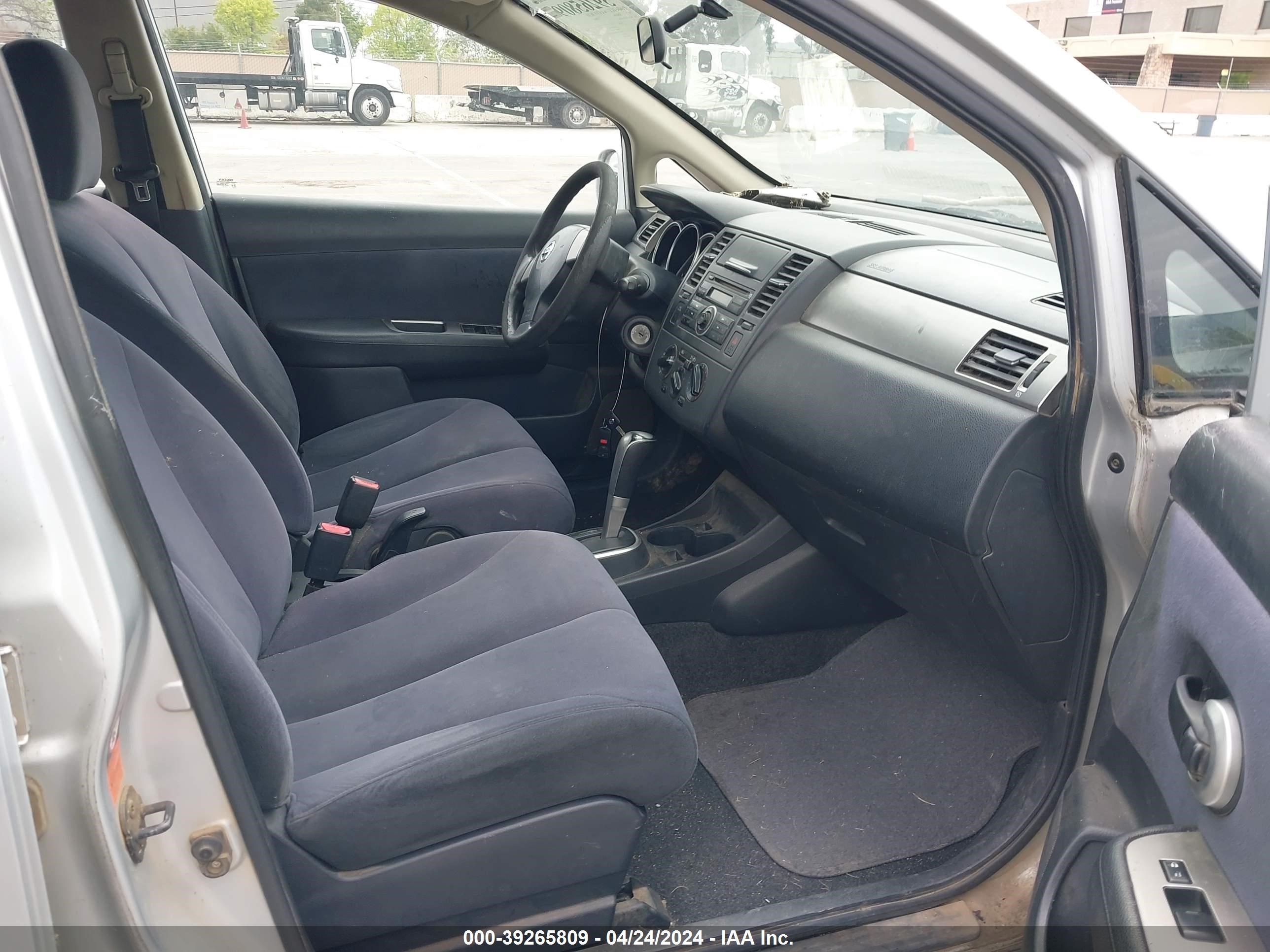 Photo 4 VIN: 3N1BC13E37L444261 - NISSAN VERSA 