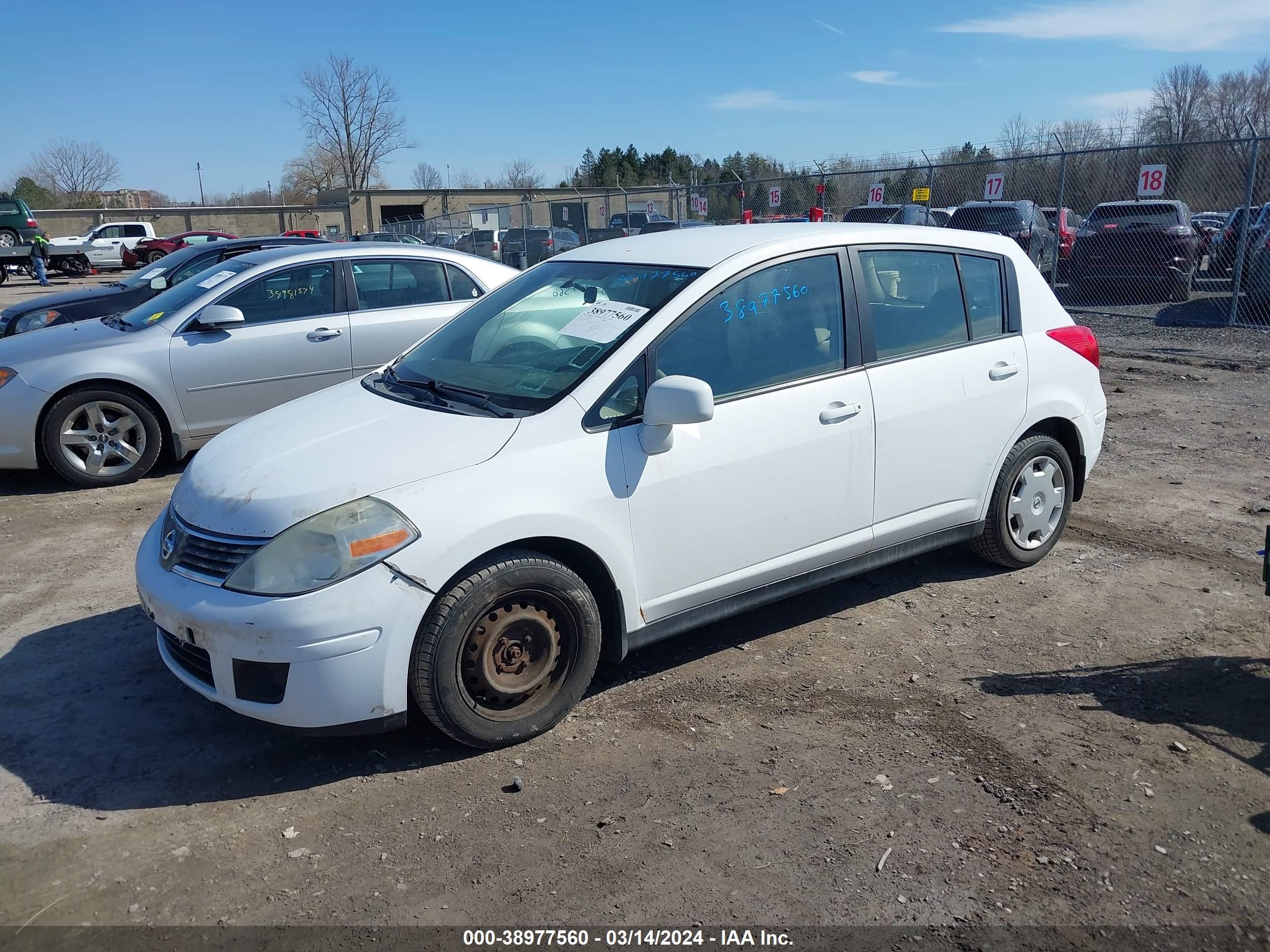 Photo 1 VIN: 3N1BC13E38L418034 - NISSAN VERSA 