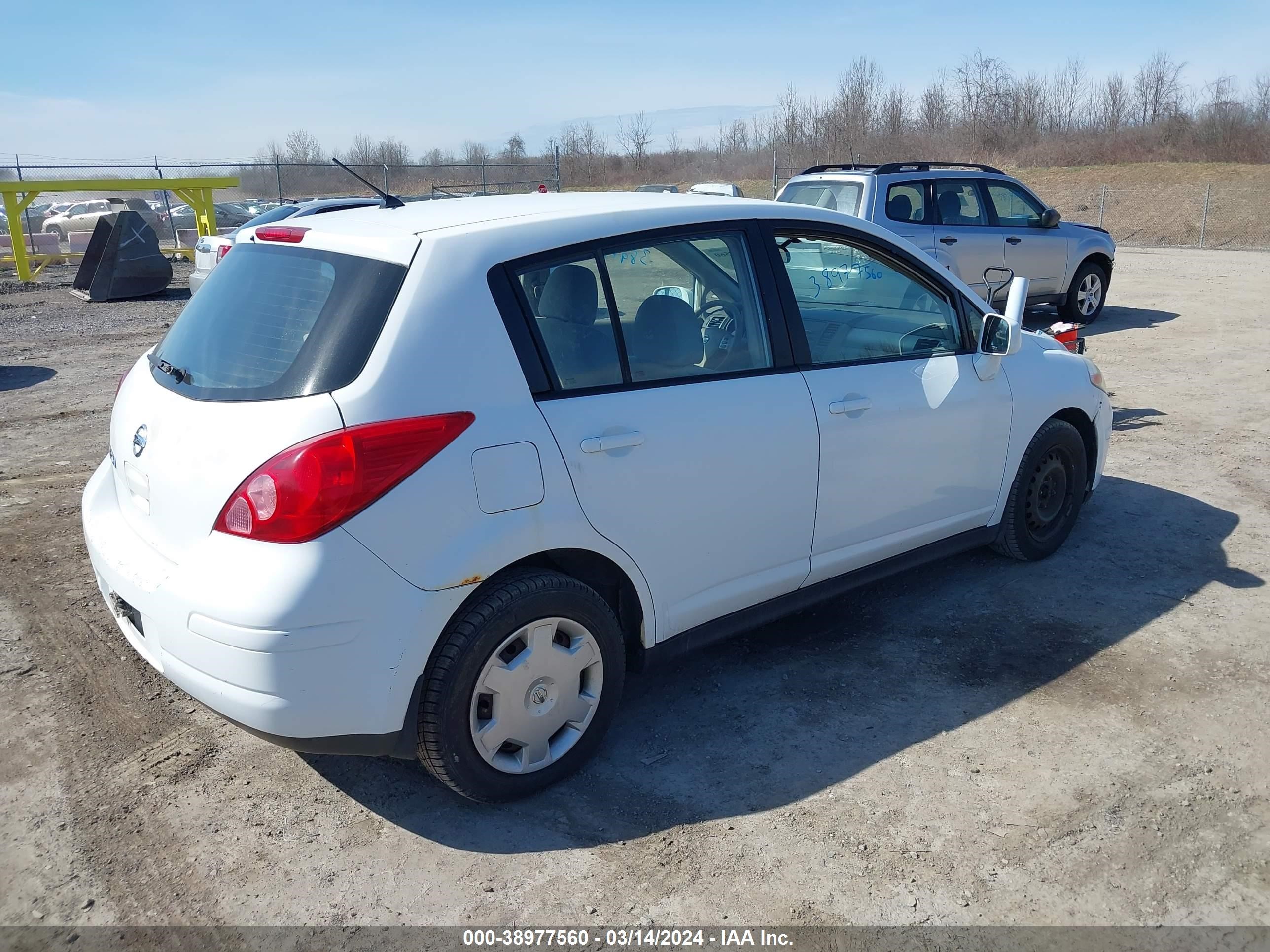 Photo 3 VIN: 3N1BC13E38L418034 - NISSAN VERSA 