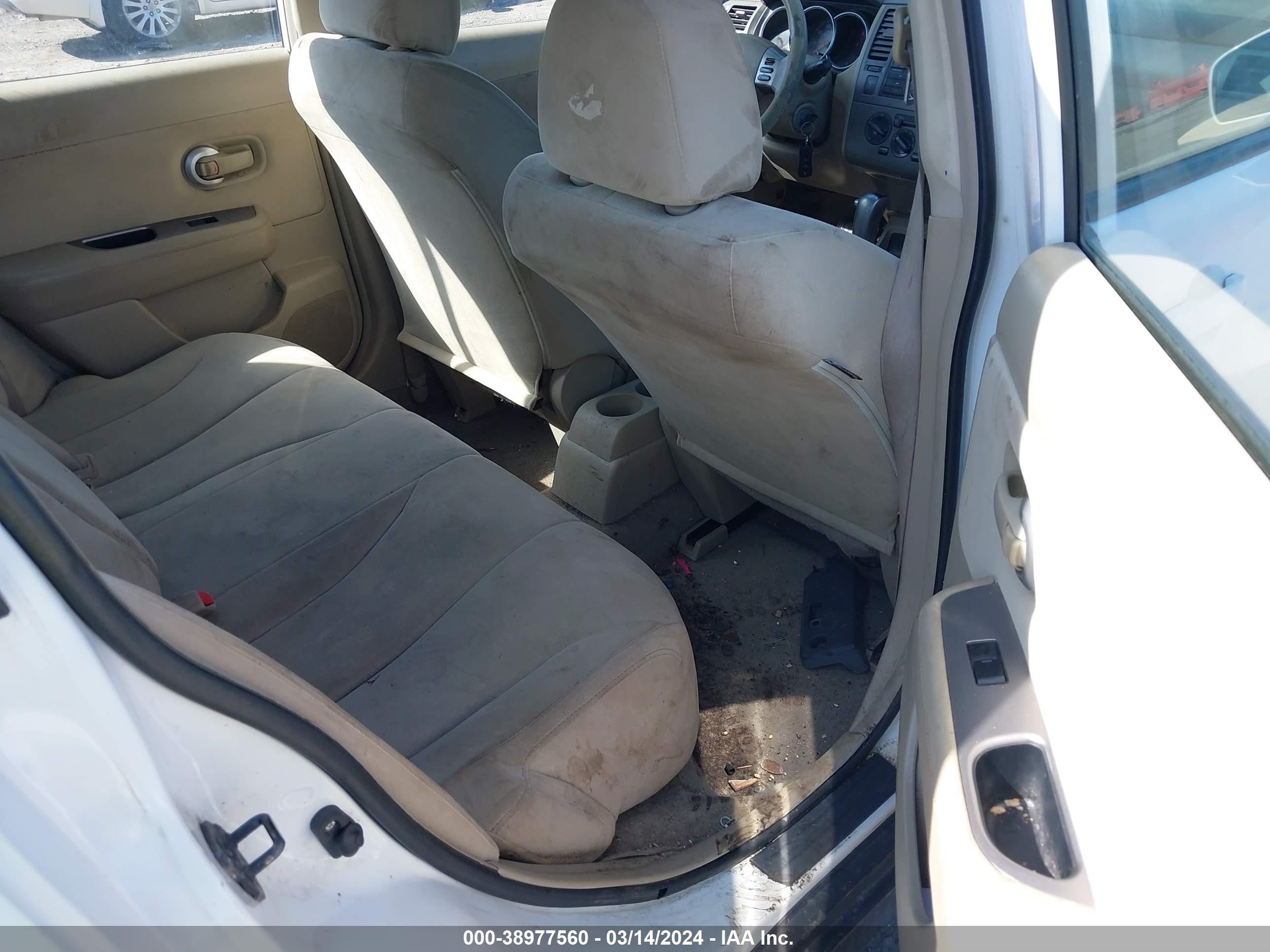 Photo 7 VIN: 3N1BC13E38L418034 - NISSAN VERSA 