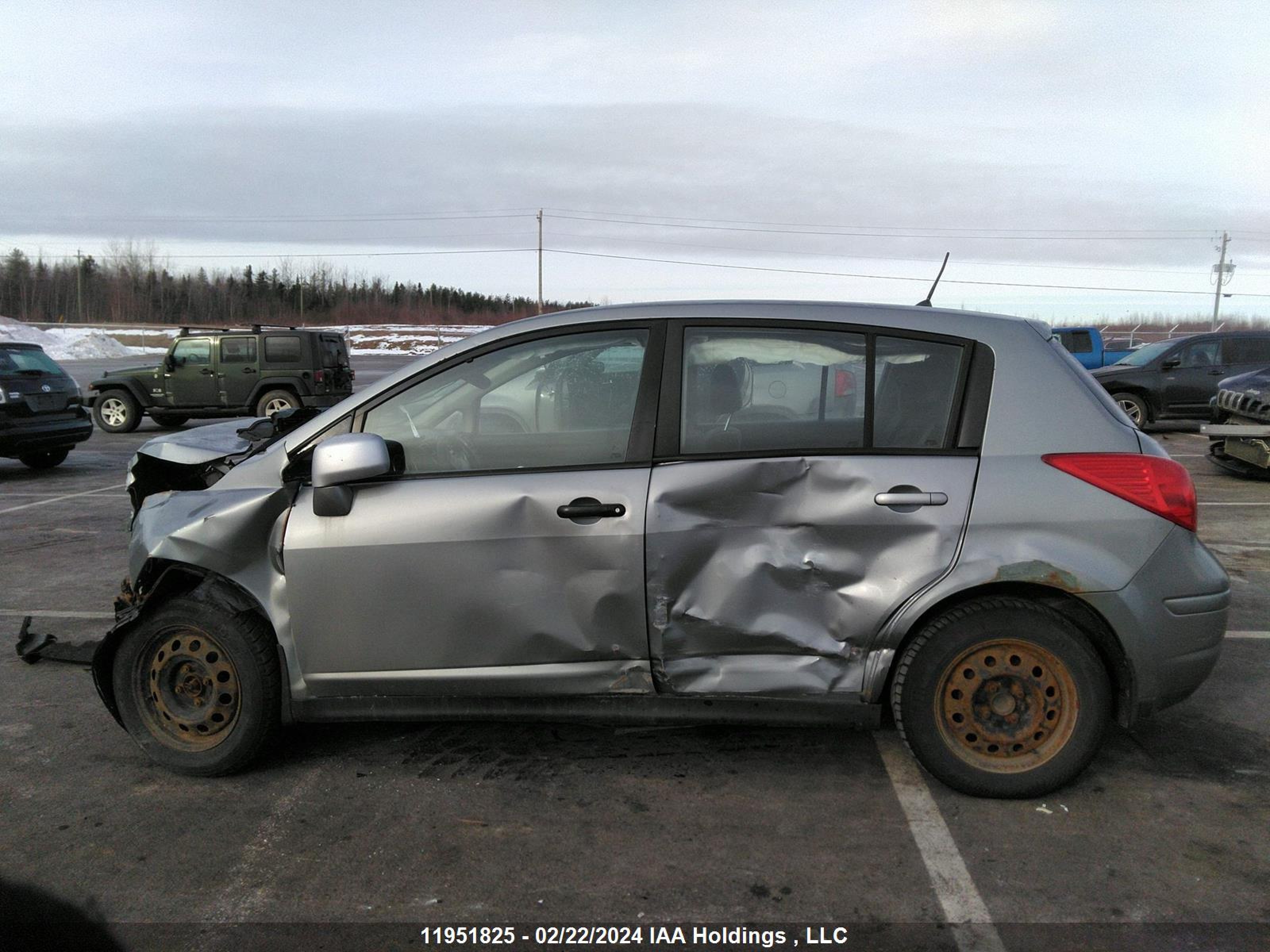 Photo 13 VIN: 3N1BC13E38L451986 - NISSAN VERSA 