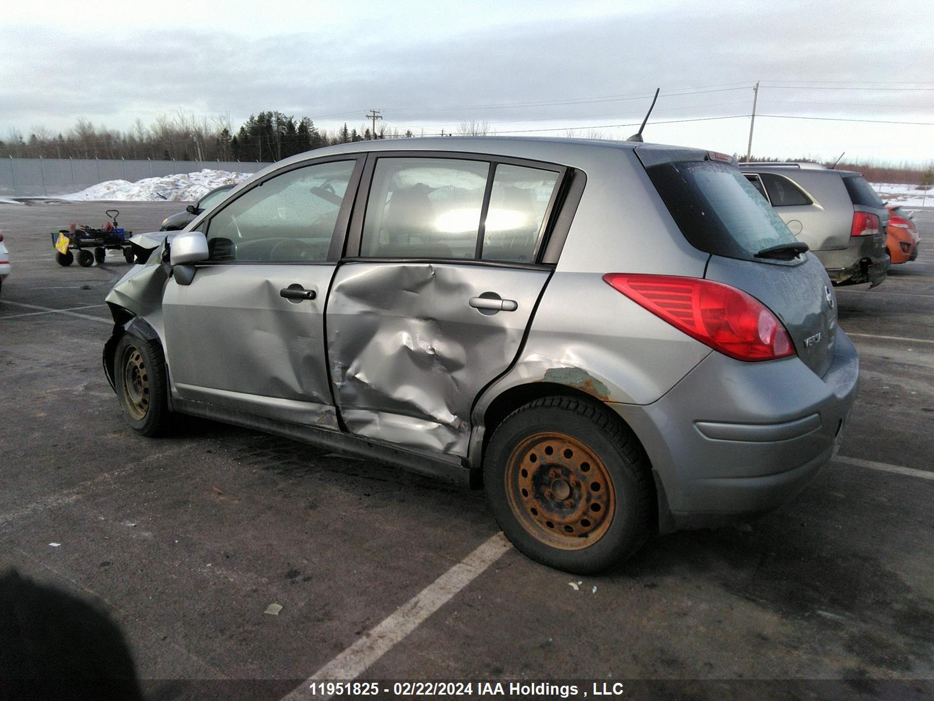 Photo 2 VIN: 3N1BC13E38L451986 - NISSAN VERSA 