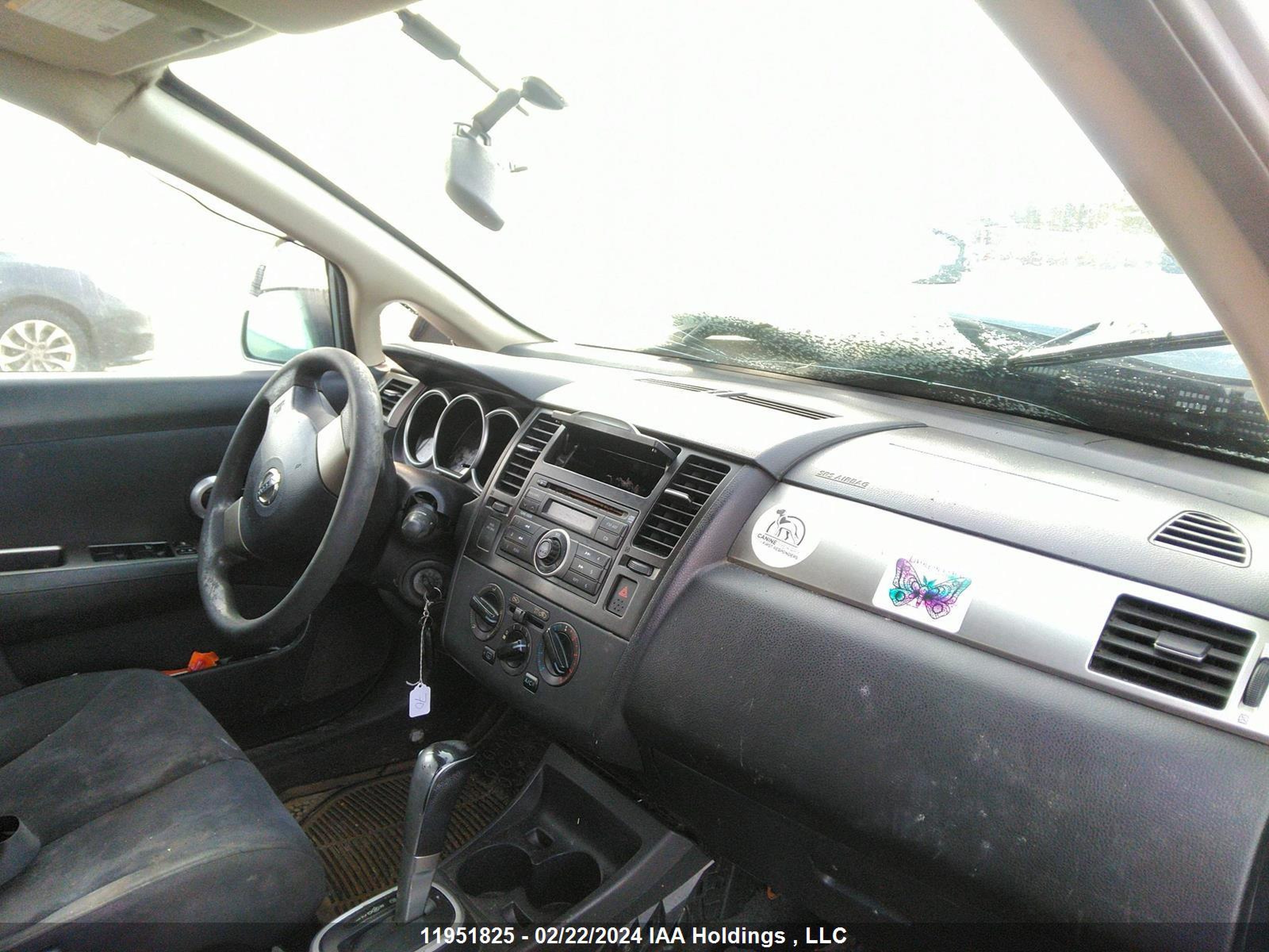 Photo 4 VIN: 3N1BC13E38L451986 - NISSAN VERSA 