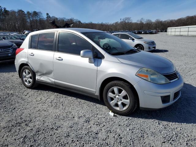 Photo 3 VIN: 3N1BC13E38L457061 - NISSAN VERSA 