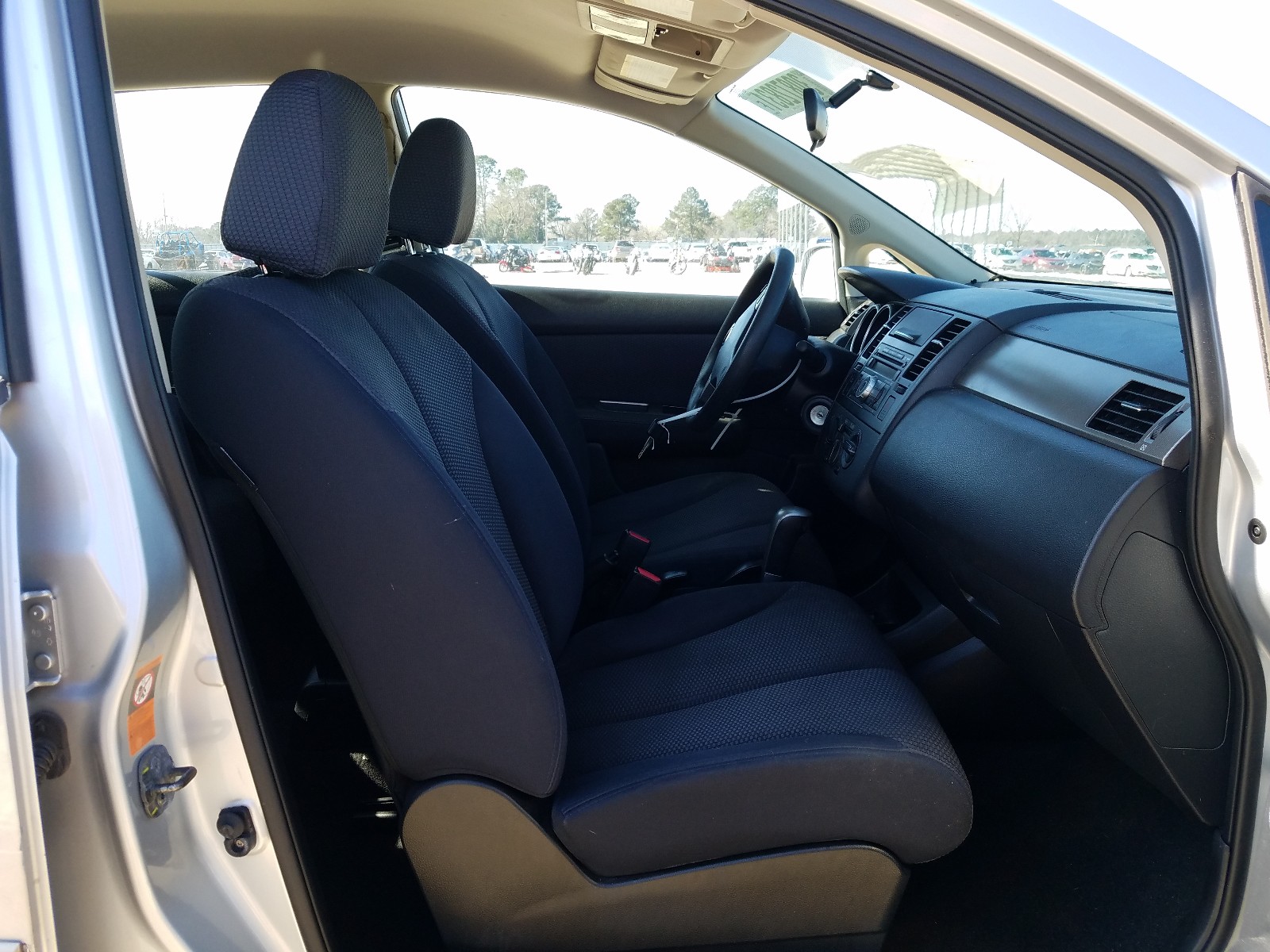 Photo 4 VIN: 3N1BC13E39L380838 - NISSAN VERSA S 