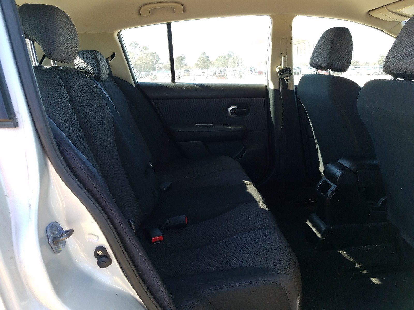 Photo 5 VIN: 3N1BC13E39L380838 - NISSAN VERSA S 