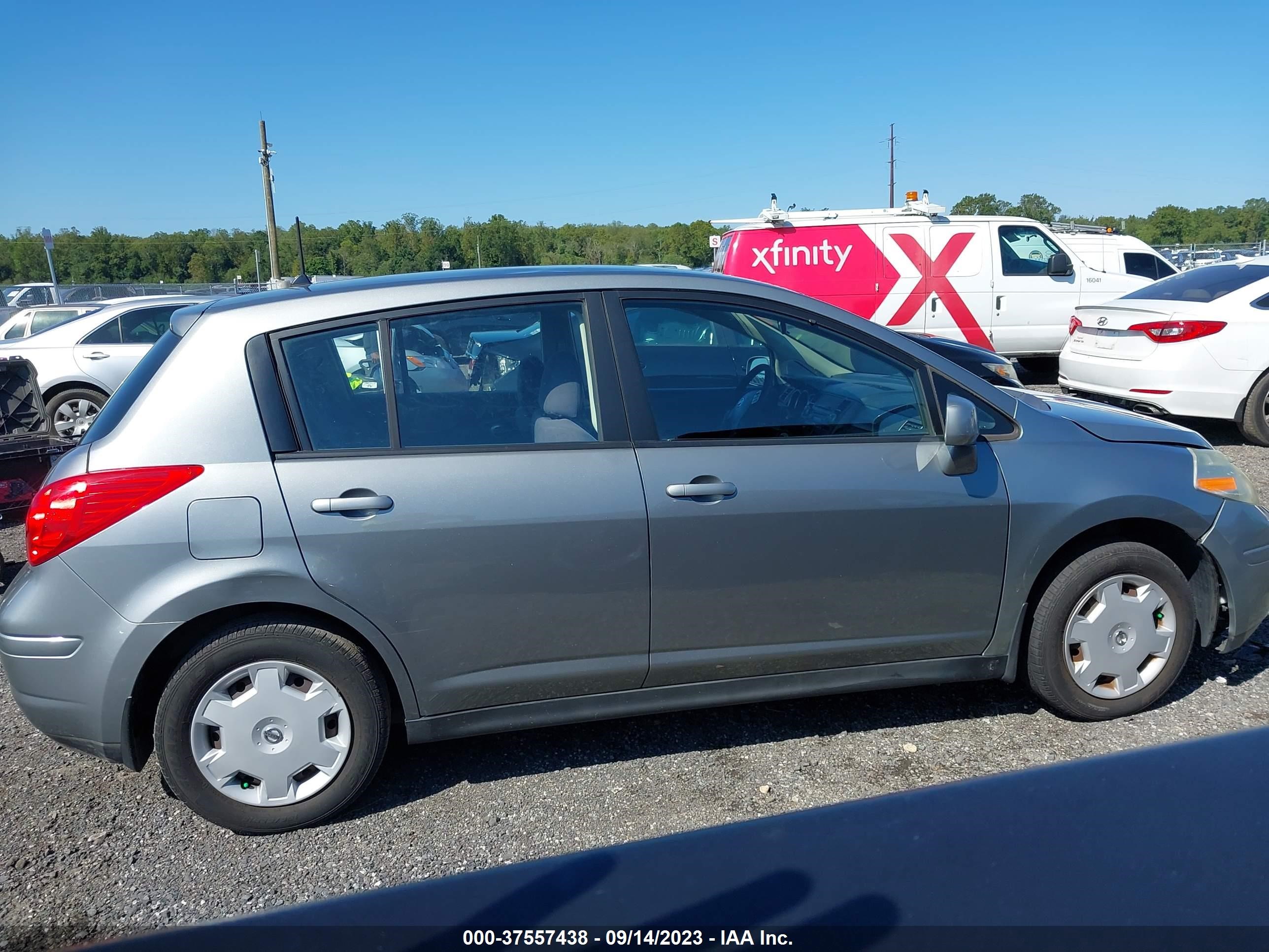 Photo 12 VIN: 3N1BC13E39L392469 - NISSAN VERSA 