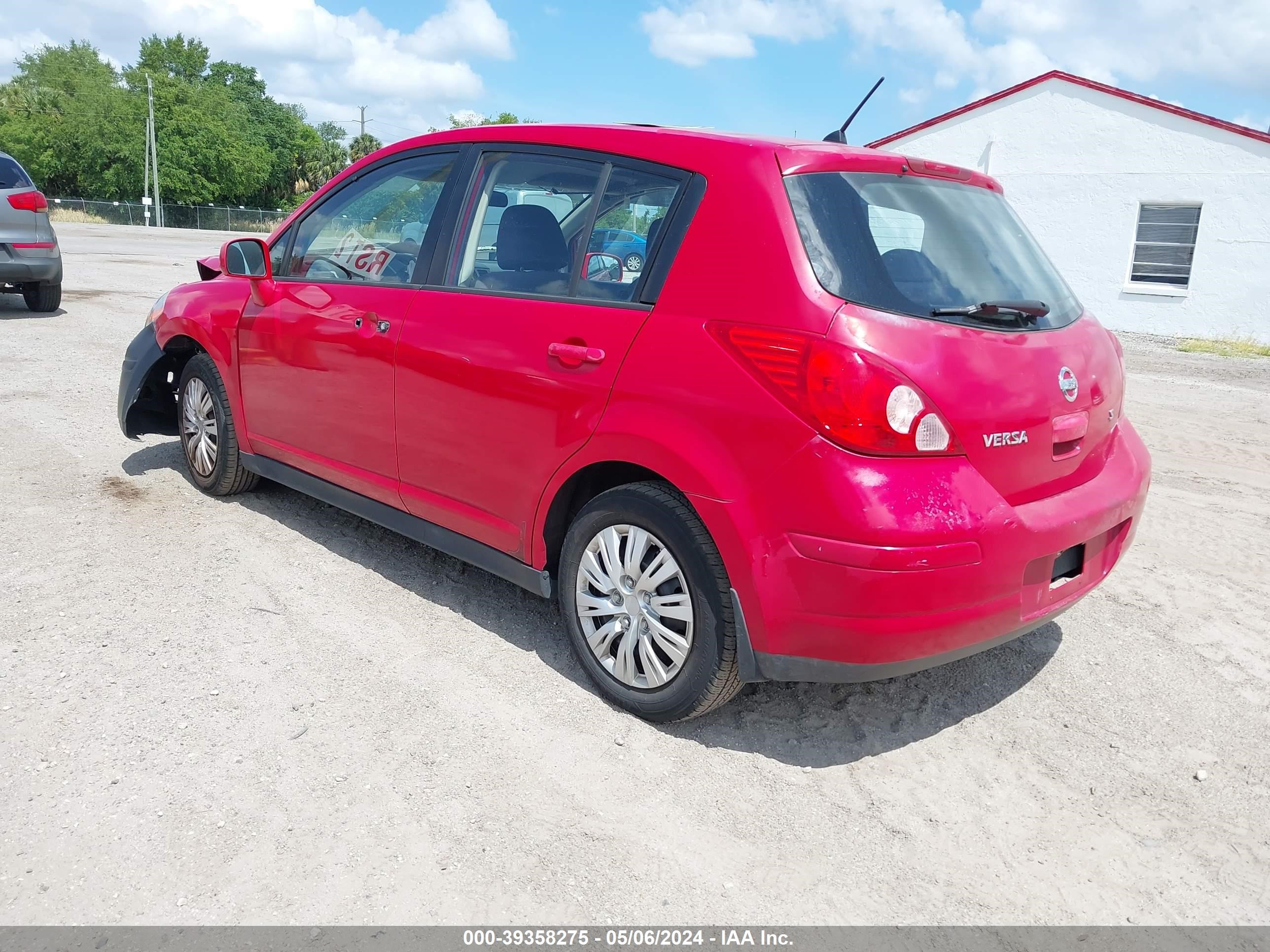 Photo 2 VIN: 3N1BC13E47L403959 - NISSAN VERSA 