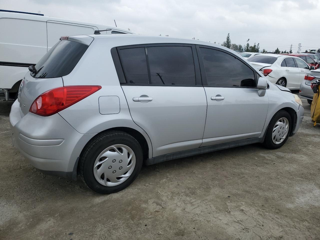 Photo 2 VIN: 3N1BC13E47L414928 - NISSAN VERSA 