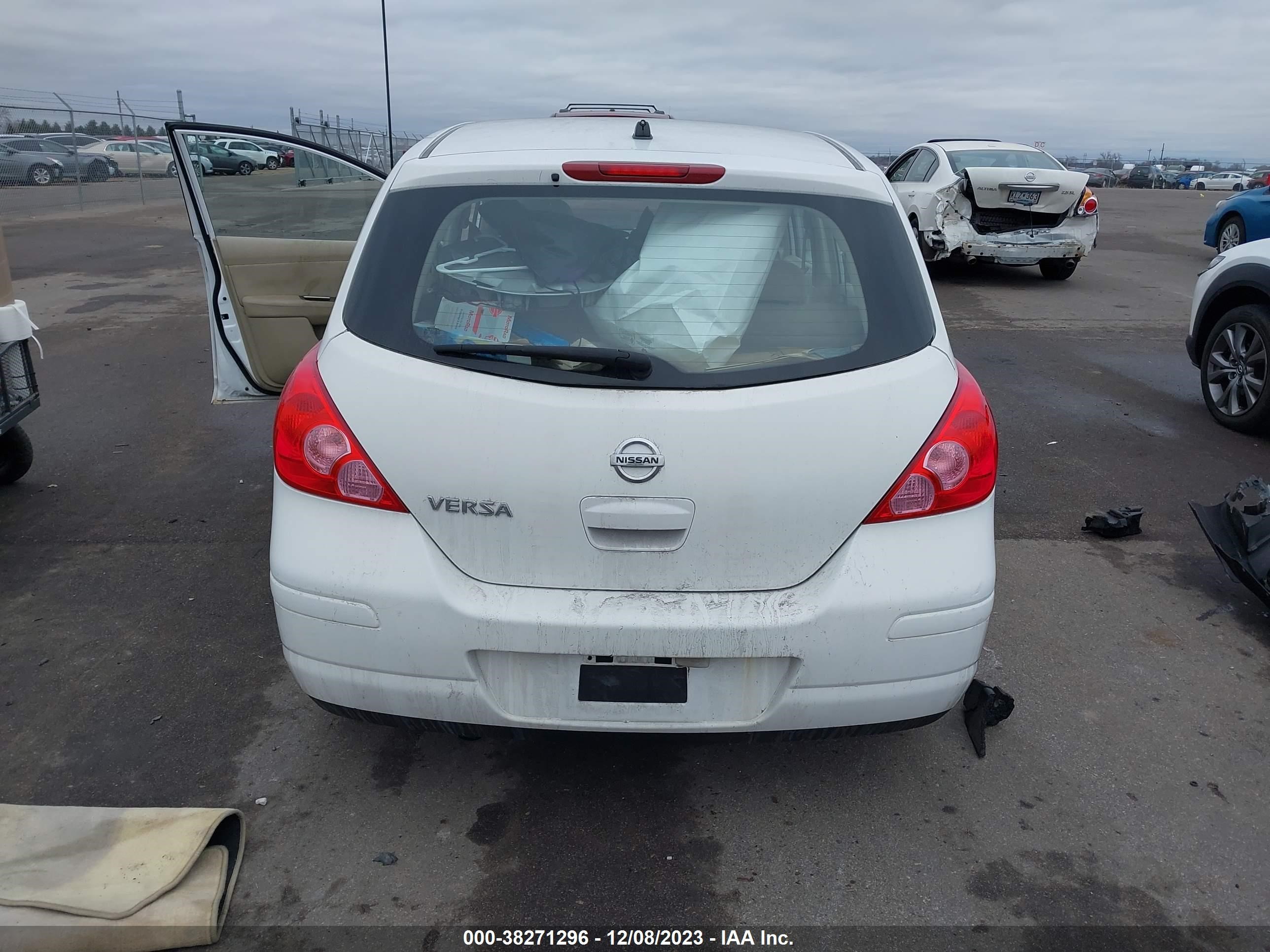 Photo 16 VIN: 3N1BC13E48L384380 - NISSAN VERSA 