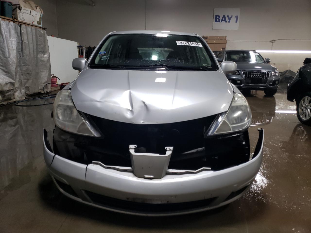 Photo 4 VIN: 3N1BC13E49L404449 - NISSAN VERSA 