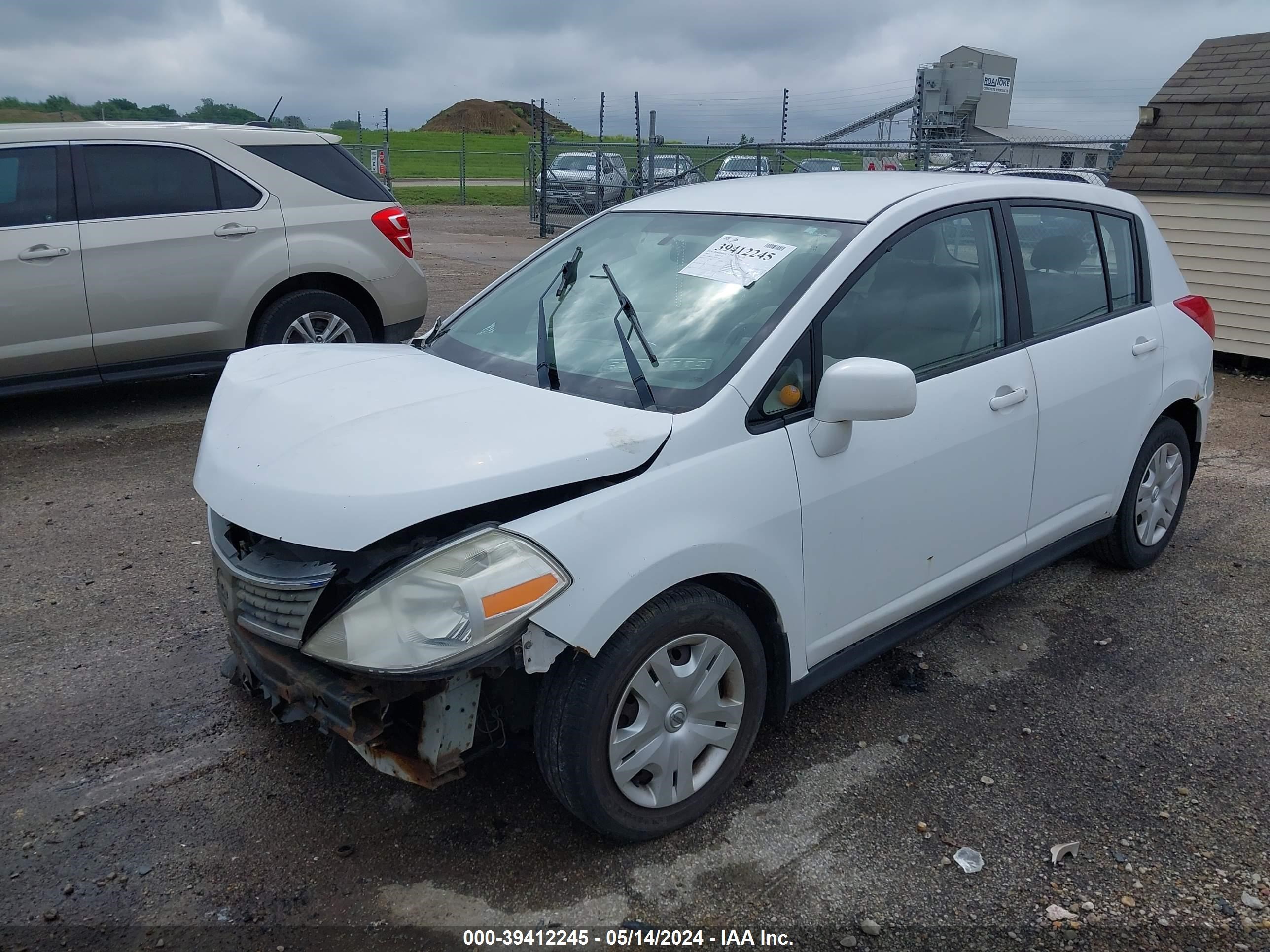 Photo 1 VIN: 3N1BC13E57L394883 - NISSAN VERSA 