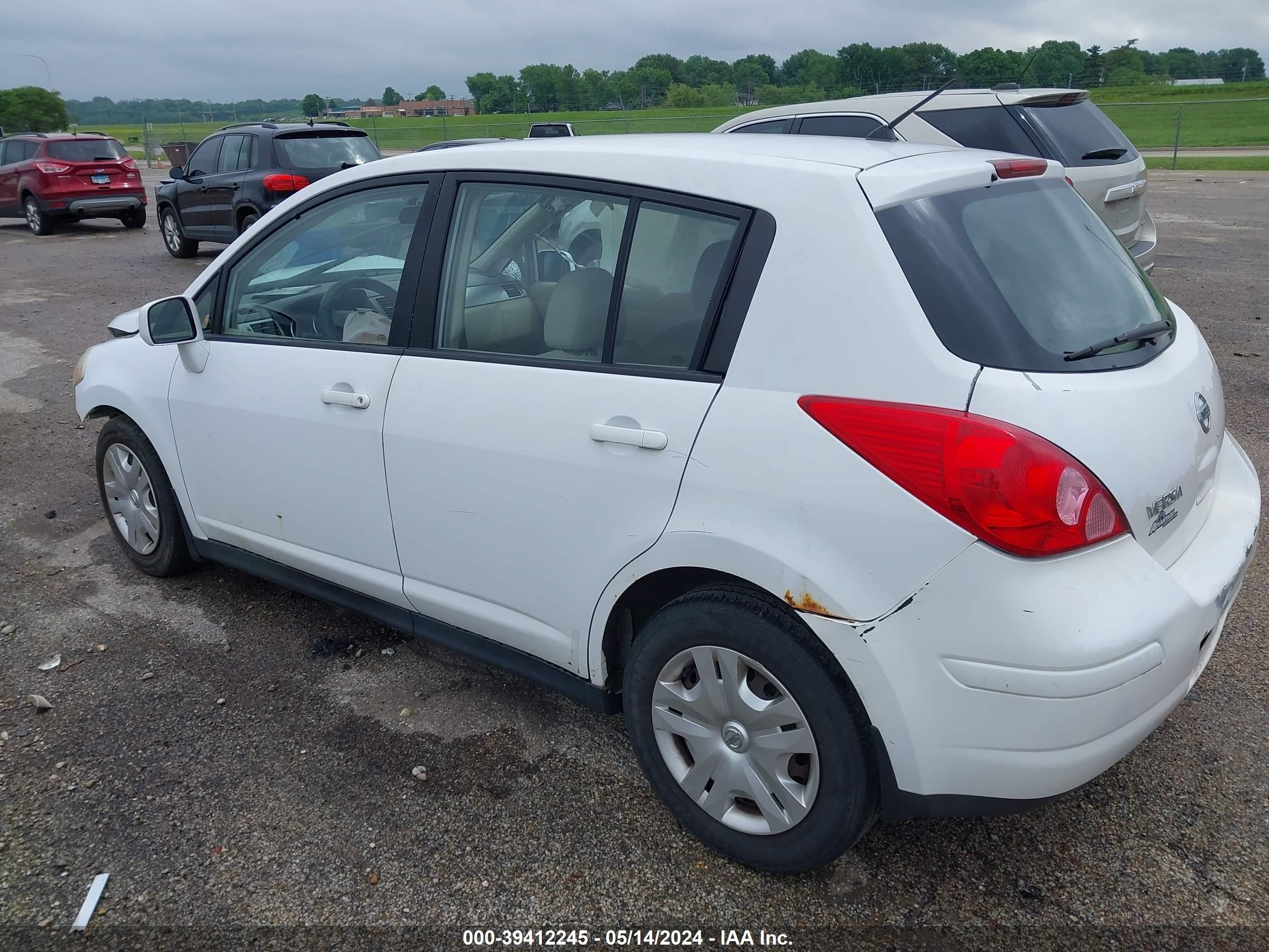 Photo 2 VIN: 3N1BC13E57L394883 - NISSAN VERSA 