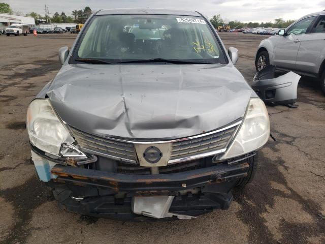 Photo 4 VIN: 3N1BC13E57L437375 - NISSAN VERSA 