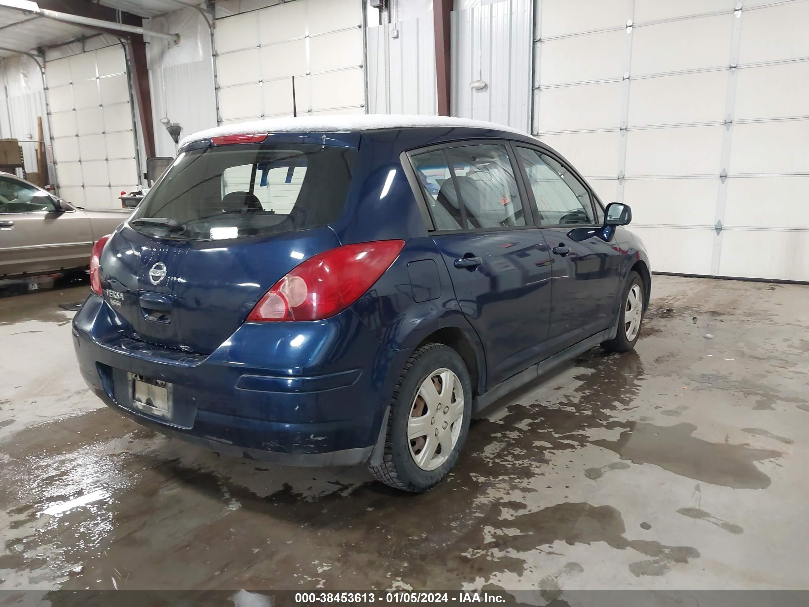 Photo 3 VIN: 3N1BC13E58L353185 - NISSAN VERSA 