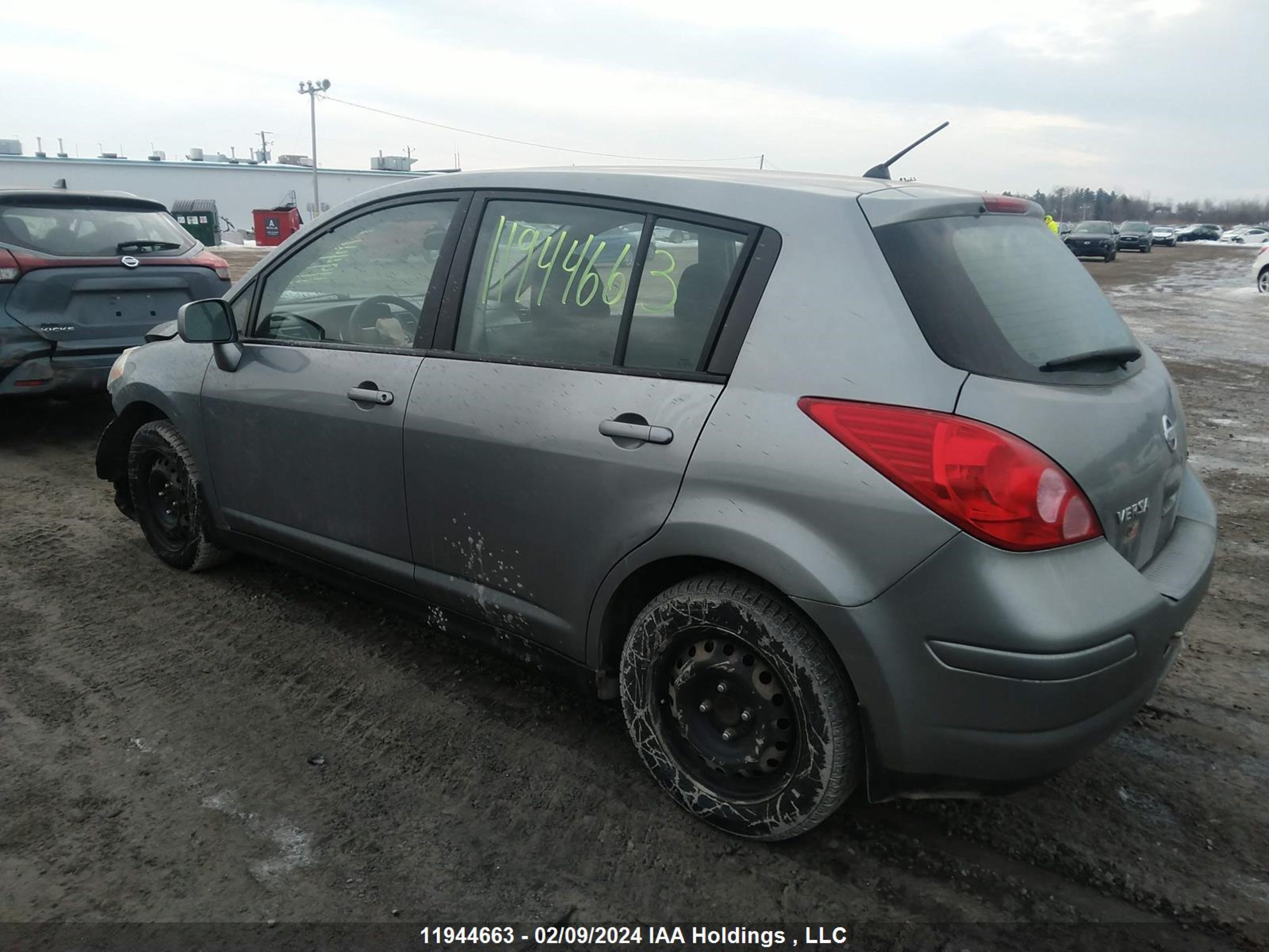 Photo 2 VIN: 3N1BC13E59L496140 - NISSAN VERSA 