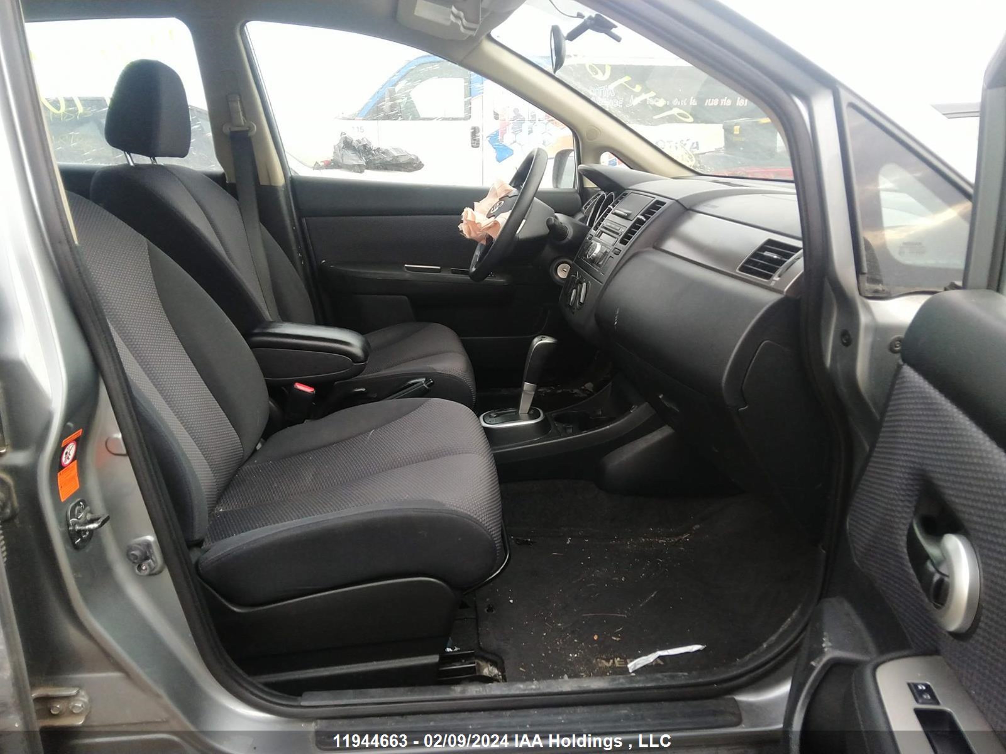 Photo 4 VIN: 3N1BC13E59L496140 - NISSAN VERSA 