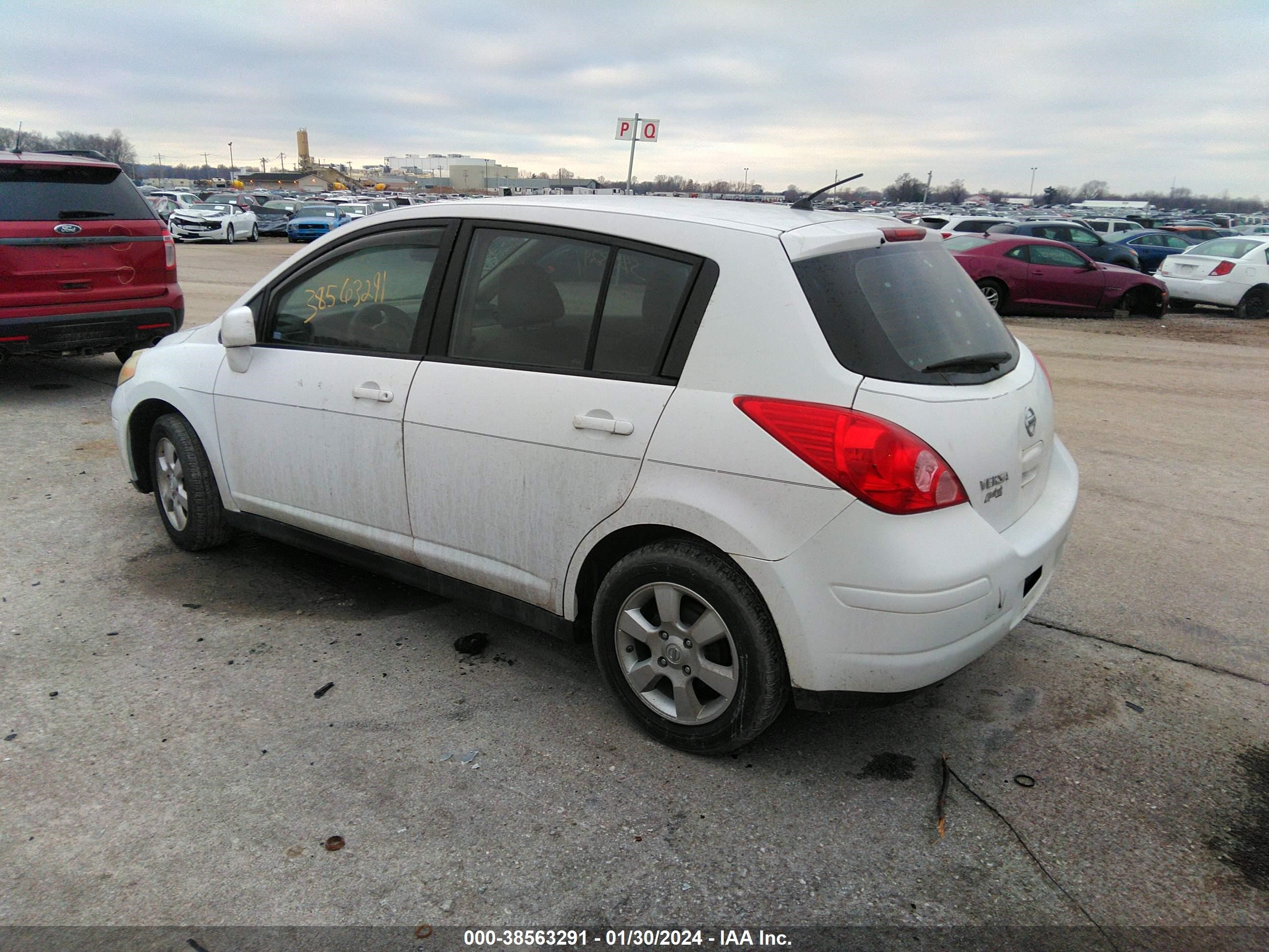 Photo 2 VIN: 3N1BC13E67L374755 - NISSAN VERSA 