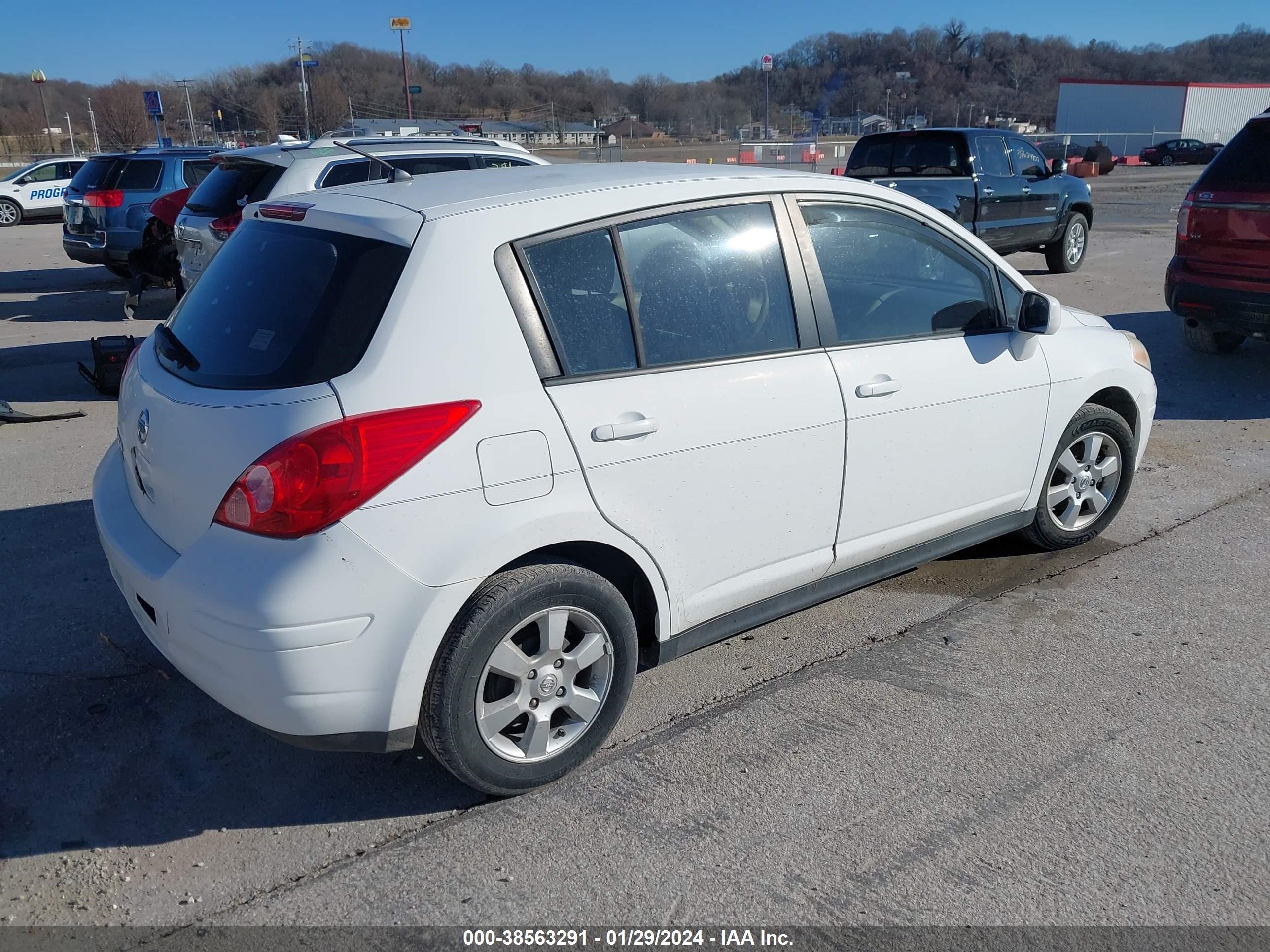 Photo 3 VIN: 3N1BC13E67L374755 - NISSAN VERSA 