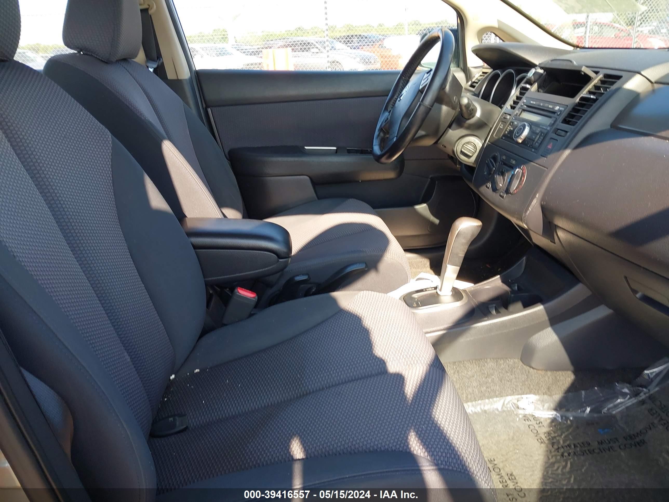 Photo 4 VIN: 3N1BC13E68L369427 - NISSAN VERSA 