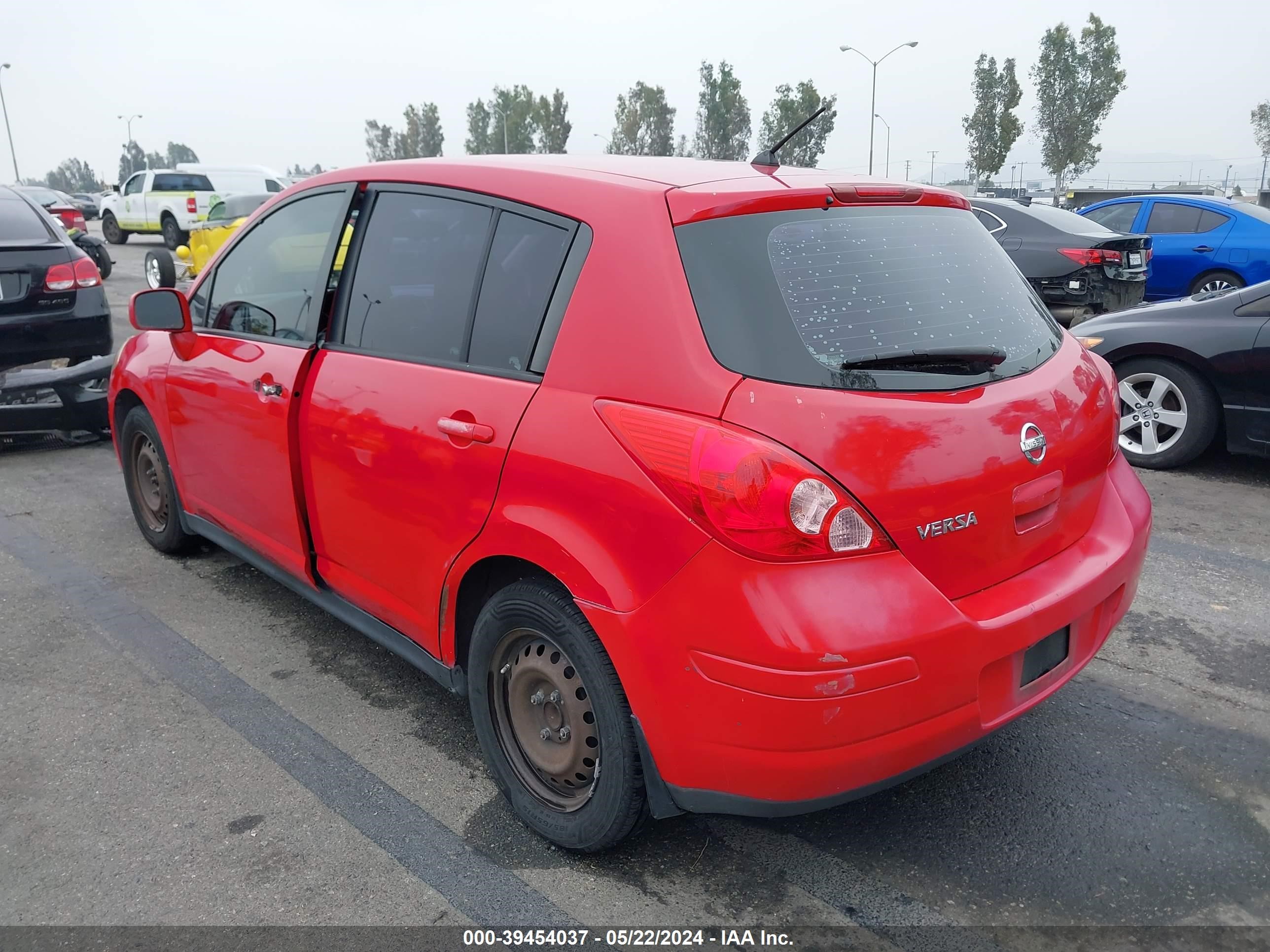 Photo 2 VIN: 3N1BC13E69L385953 - NISSAN VERSA 