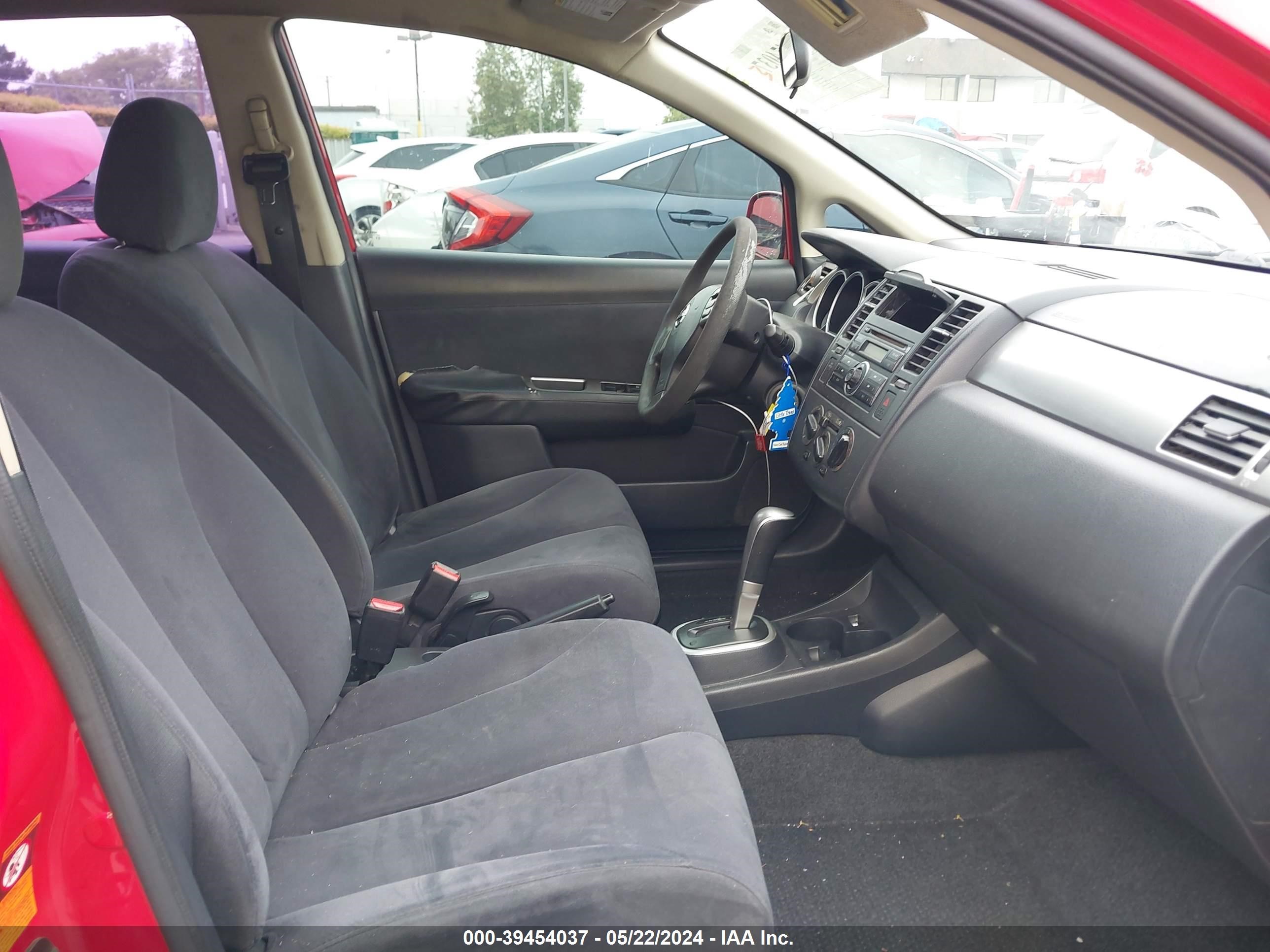 Photo 4 VIN: 3N1BC13E69L385953 - NISSAN VERSA 