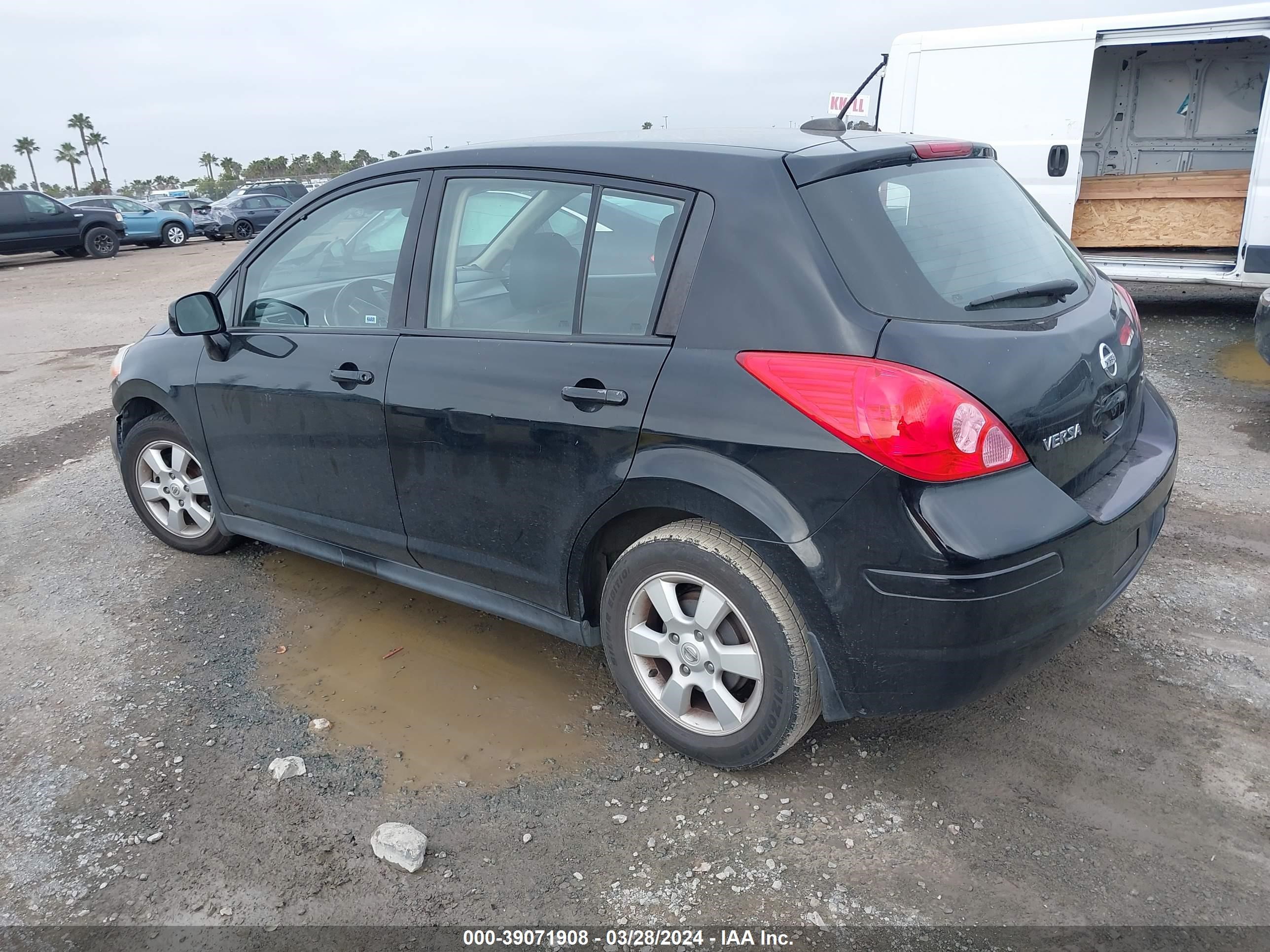 Photo 2 VIN: 3N1BC13E69L393647 - NISSAN VERSA 