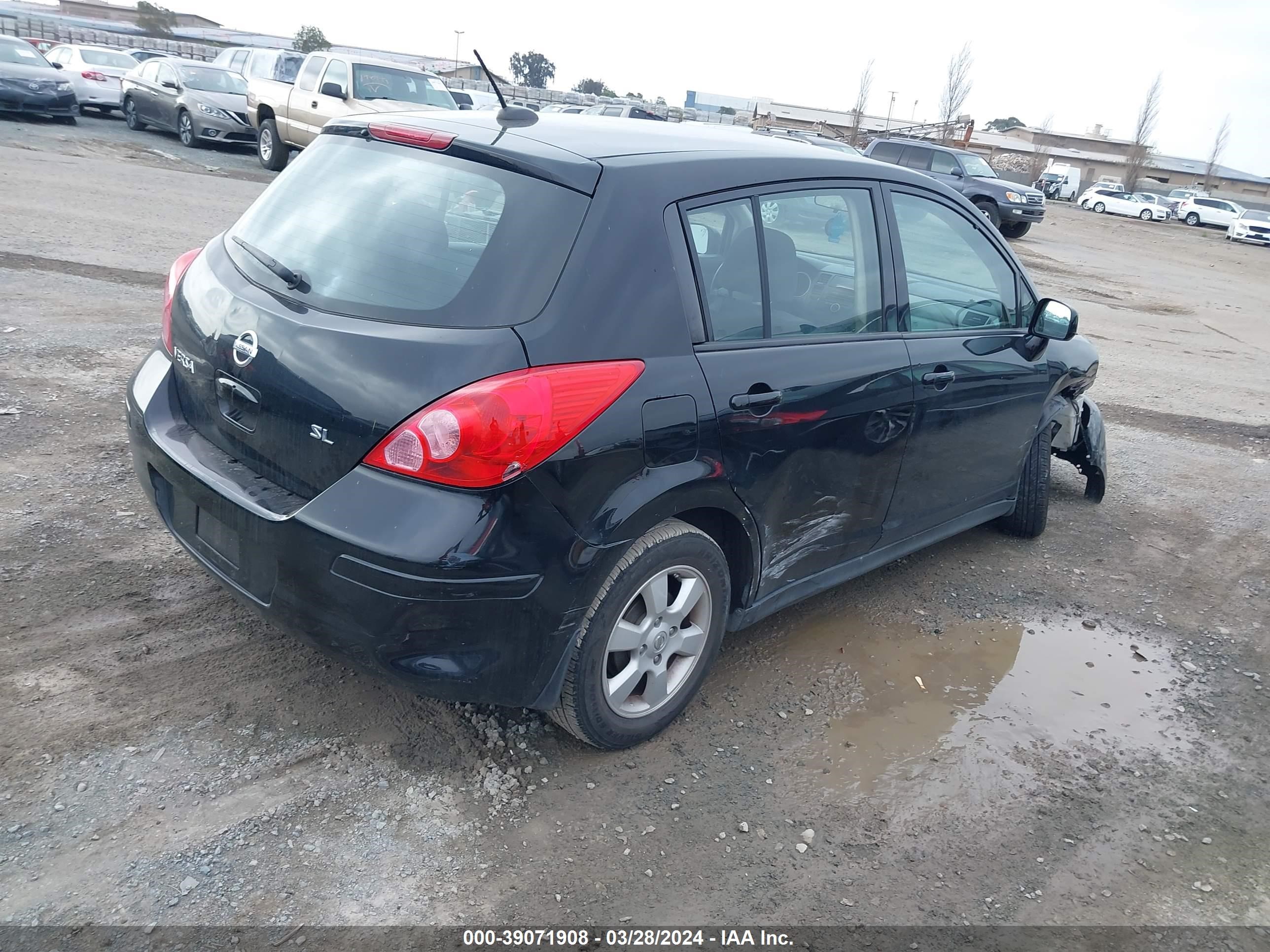 Photo 3 VIN: 3N1BC13E69L393647 - NISSAN VERSA 