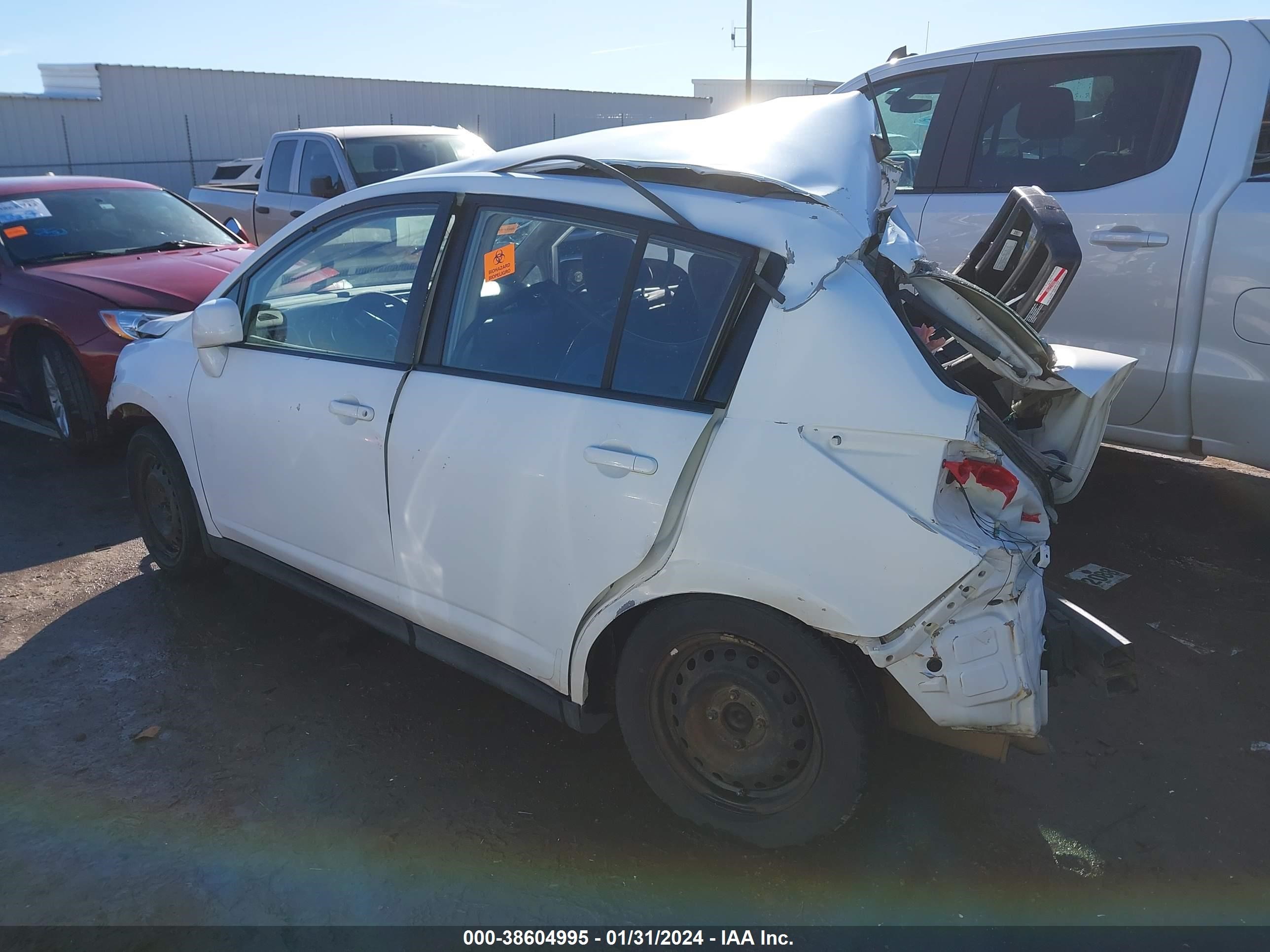 Photo 2 VIN: 3N1BC13E77L389555 - NISSAN VERSA 