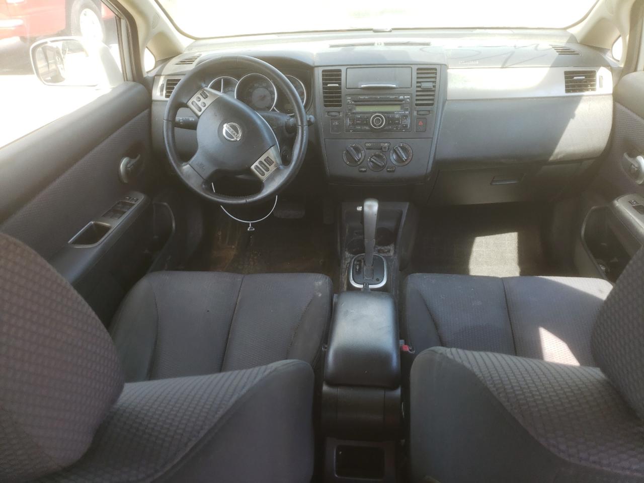 Photo 7 VIN: 3N1BC13E78L358257 - NISSAN VERSA 