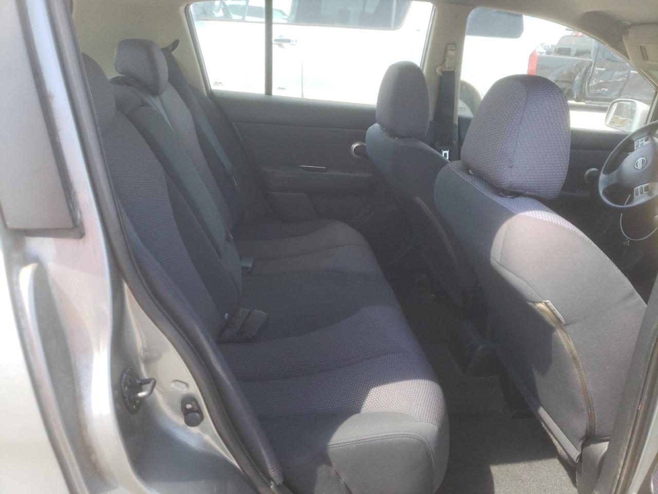 Photo 9 VIN: 3N1BC13E78L358257 - NISSAN VERSA 