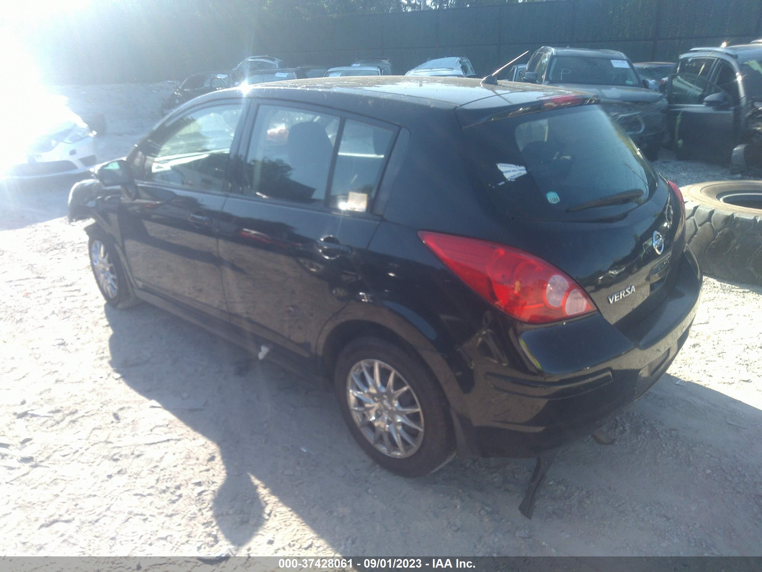 Photo 2 VIN: 3N1BC13E79L390370 - NISSAN VERSA 