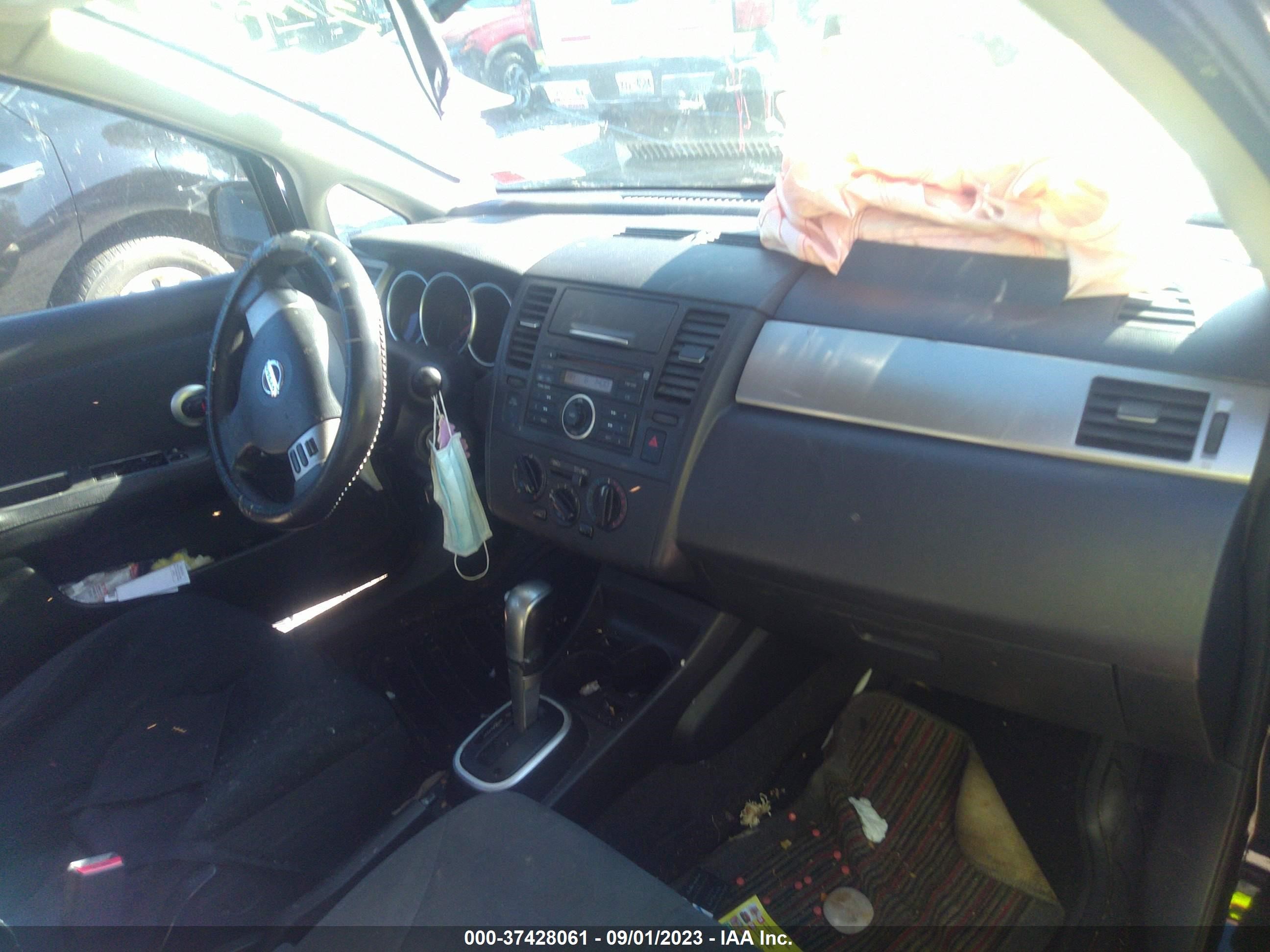 Photo 4 VIN: 3N1BC13E79L390370 - NISSAN VERSA 