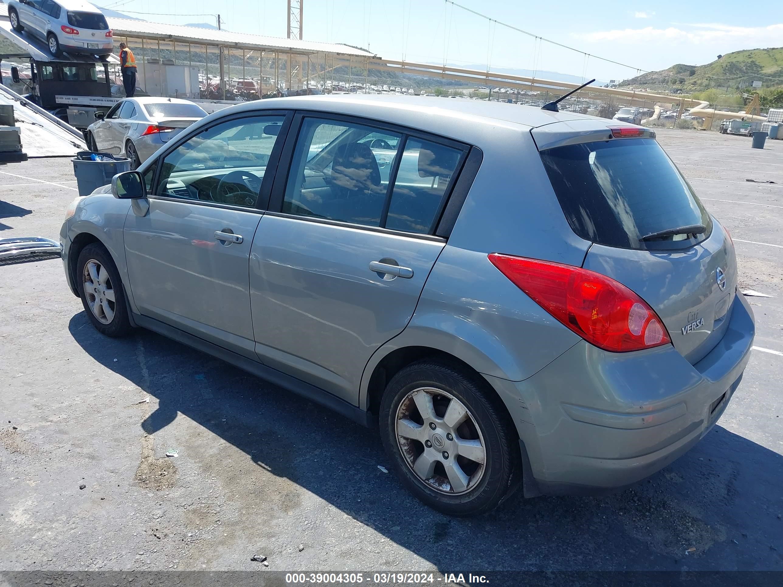 Photo 2 VIN: 3N1BC13E79L453337 - NISSAN VERSA 