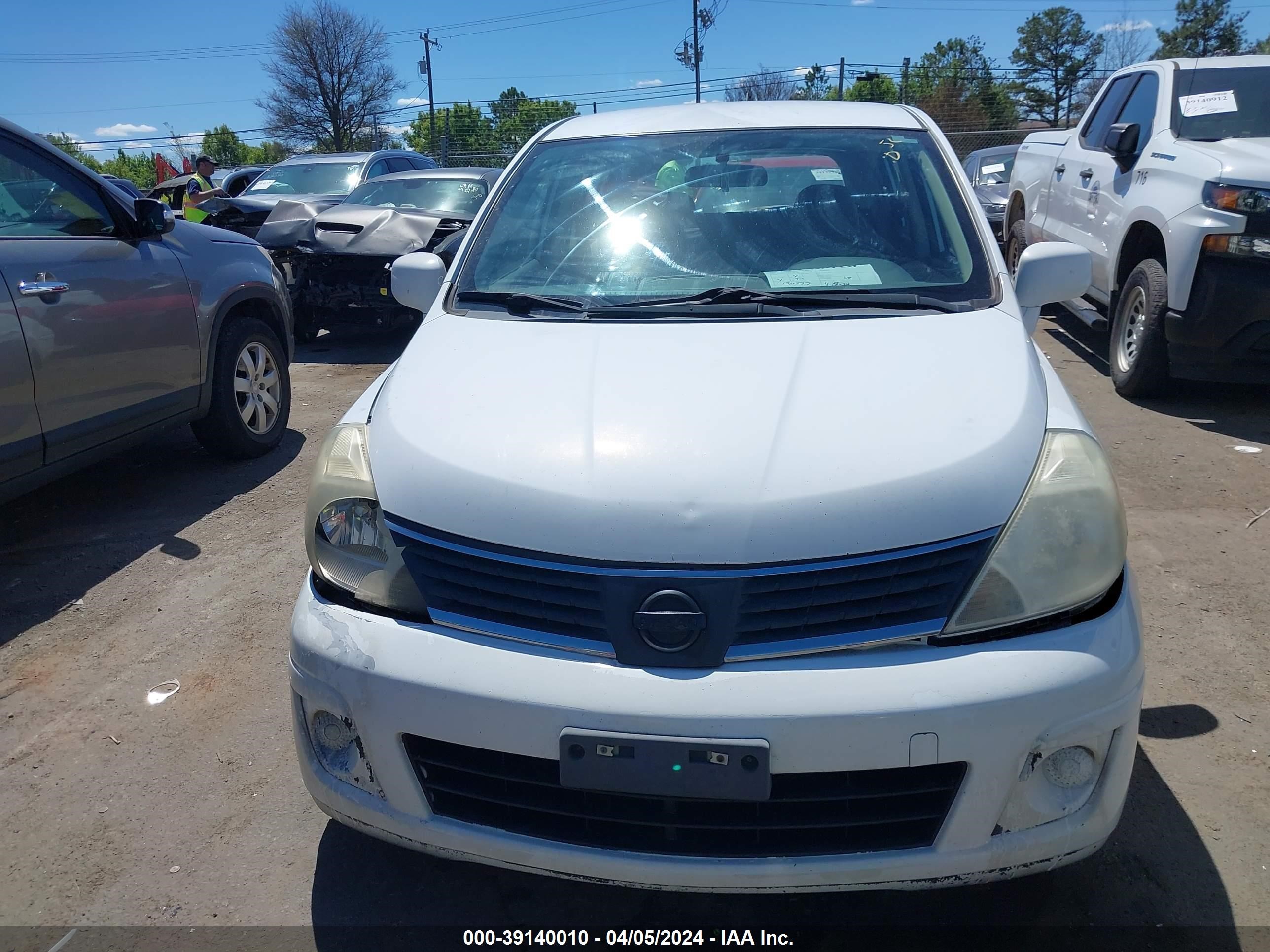 Photo 11 VIN: 3N1BC13E87L386101 - NISSAN VERSA 