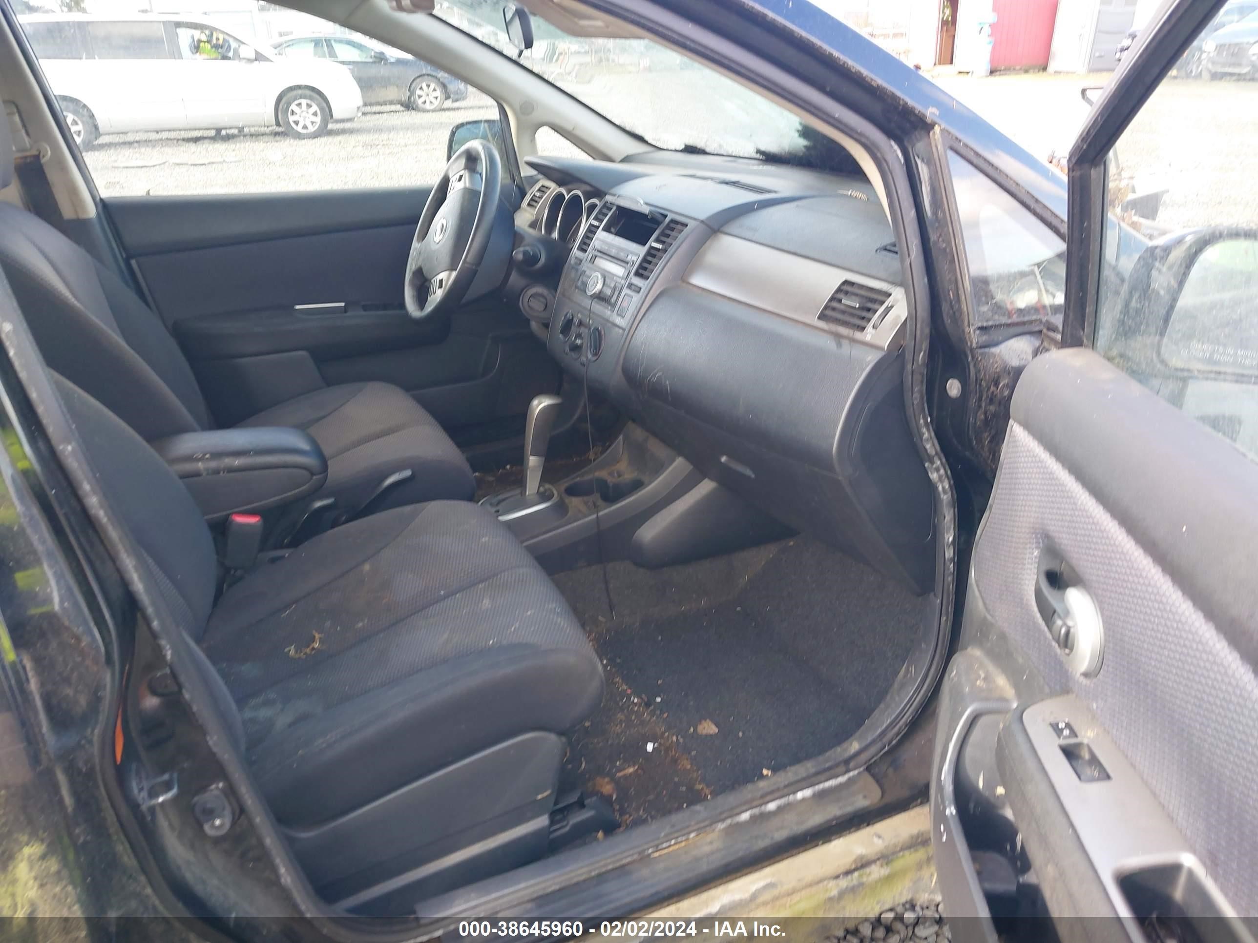 Photo 4 VIN: 3N1BC13E88L378176 - NISSAN VERSA 