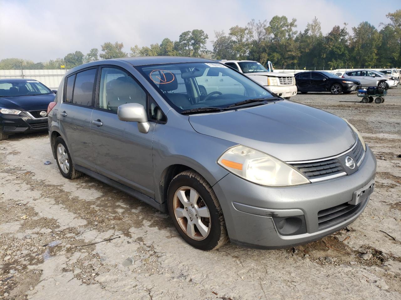 Photo 3 VIN: 3N1BC13E88L390151 - NISSAN VERSA 