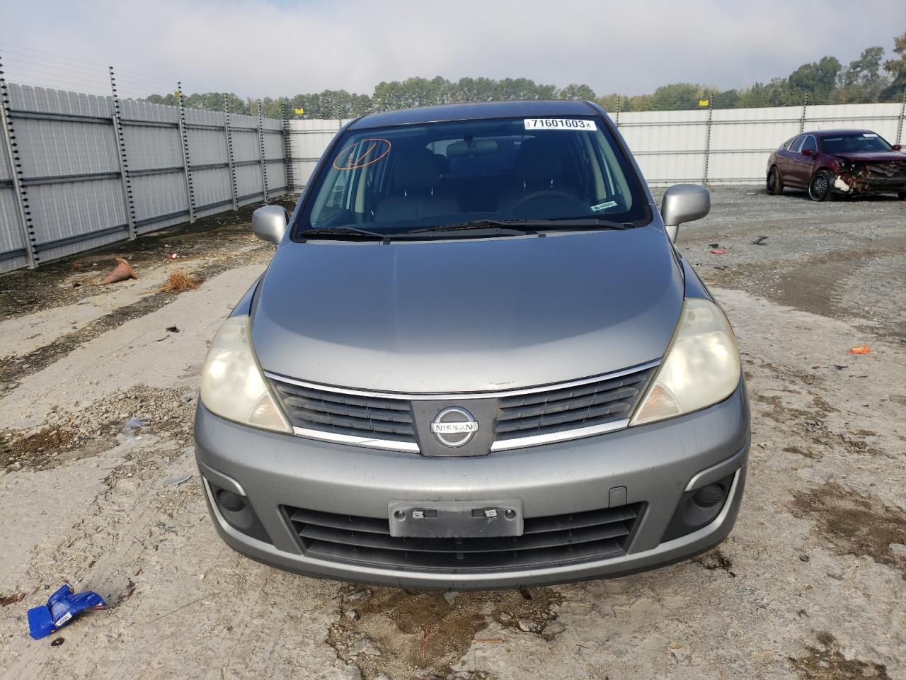 Photo 4 VIN: 3N1BC13E88L390151 - NISSAN VERSA 