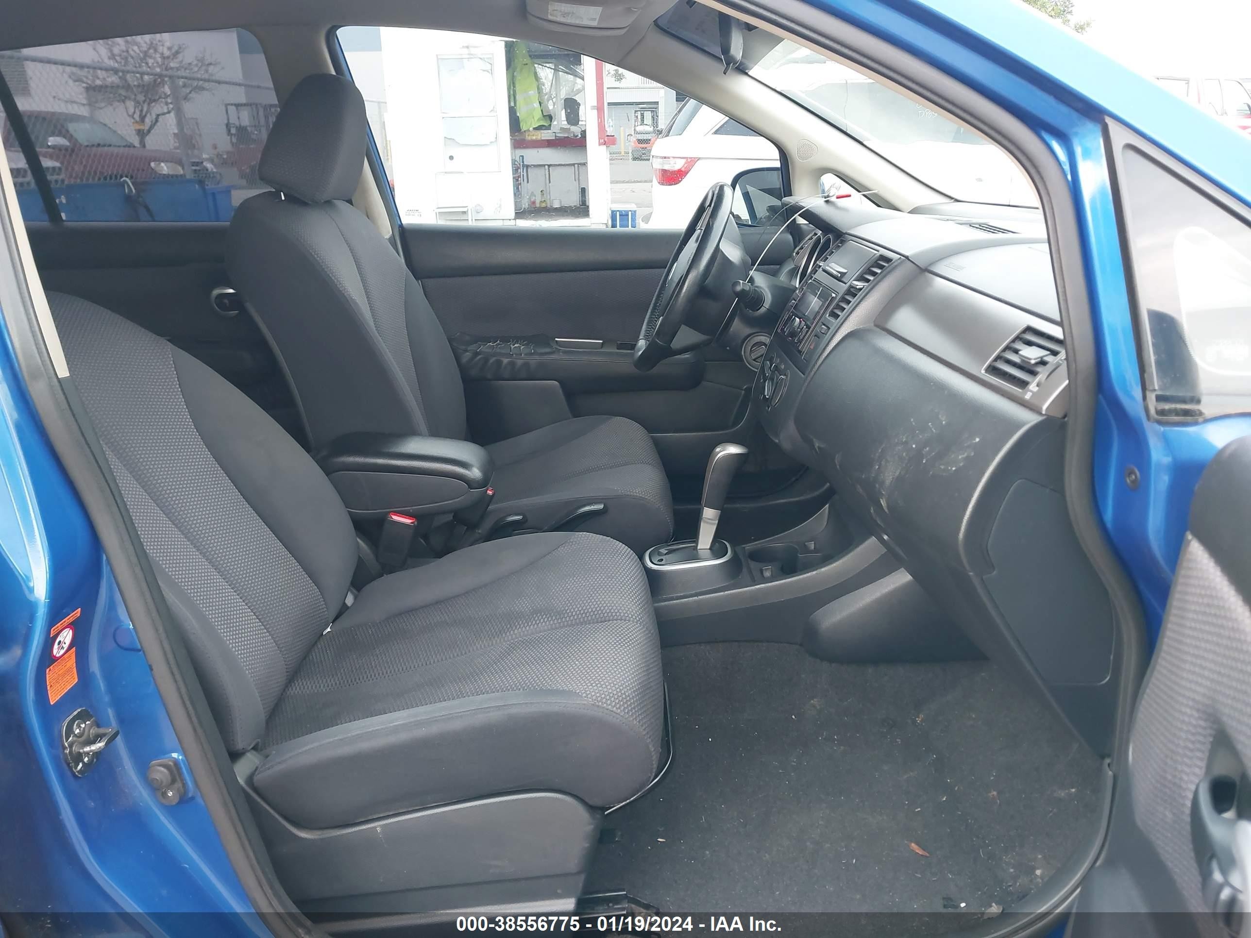 Photo 4 VIN: 3N1BC13E89L379023 - NISSAN VERSA 